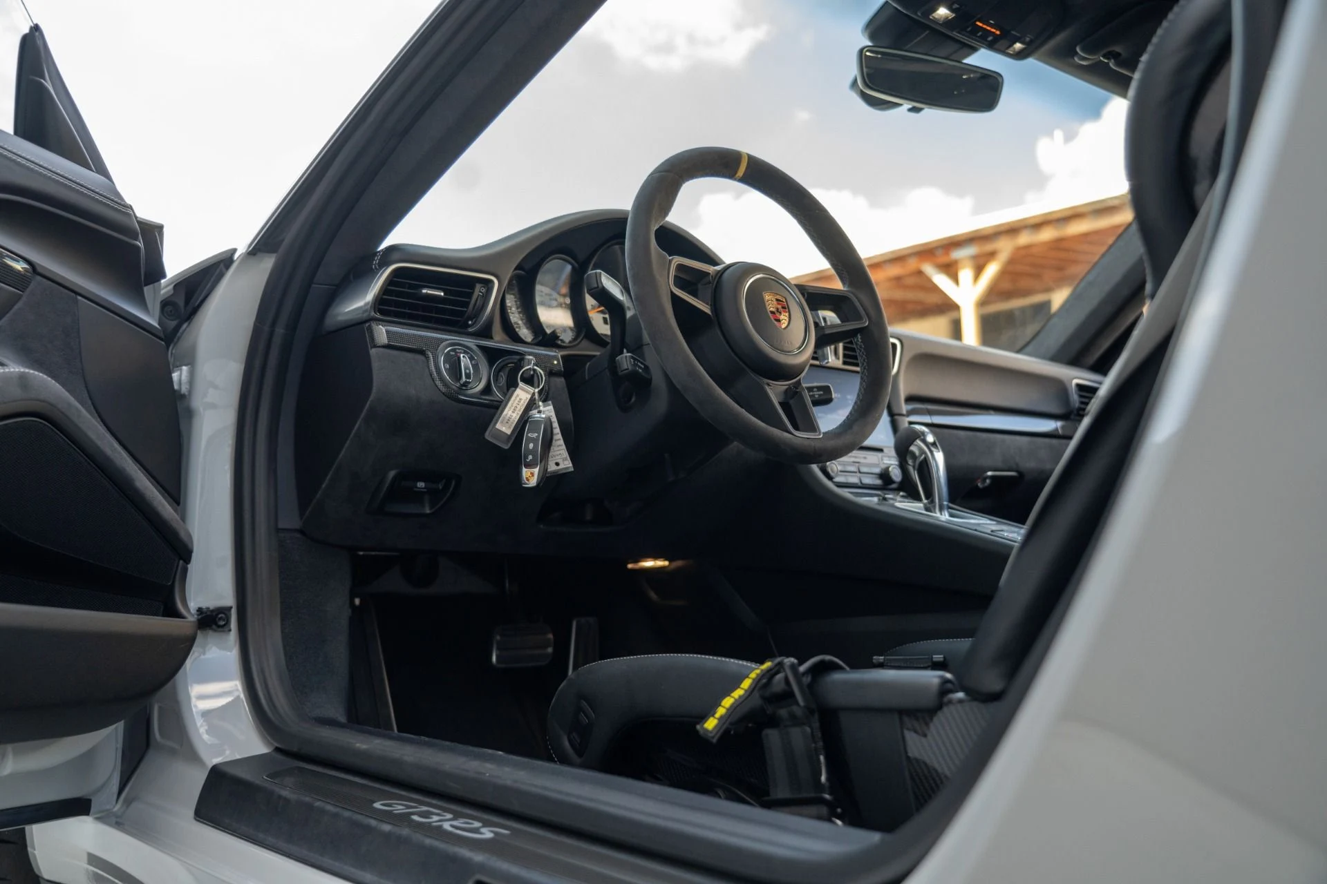 mph049_2417235310_Used_2019_Porsche_911_GT_3_RS_1759431879_9ea1bd6f98