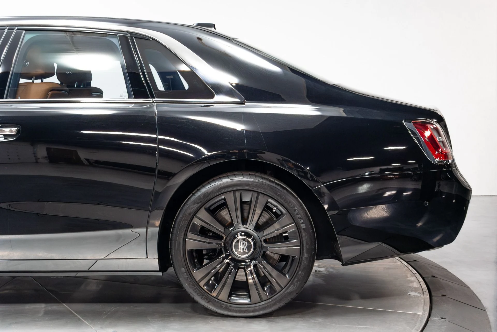 mph049_2419047515_Used_2022_Rolls_Royce_Ghost_1776785010_cc04305f37