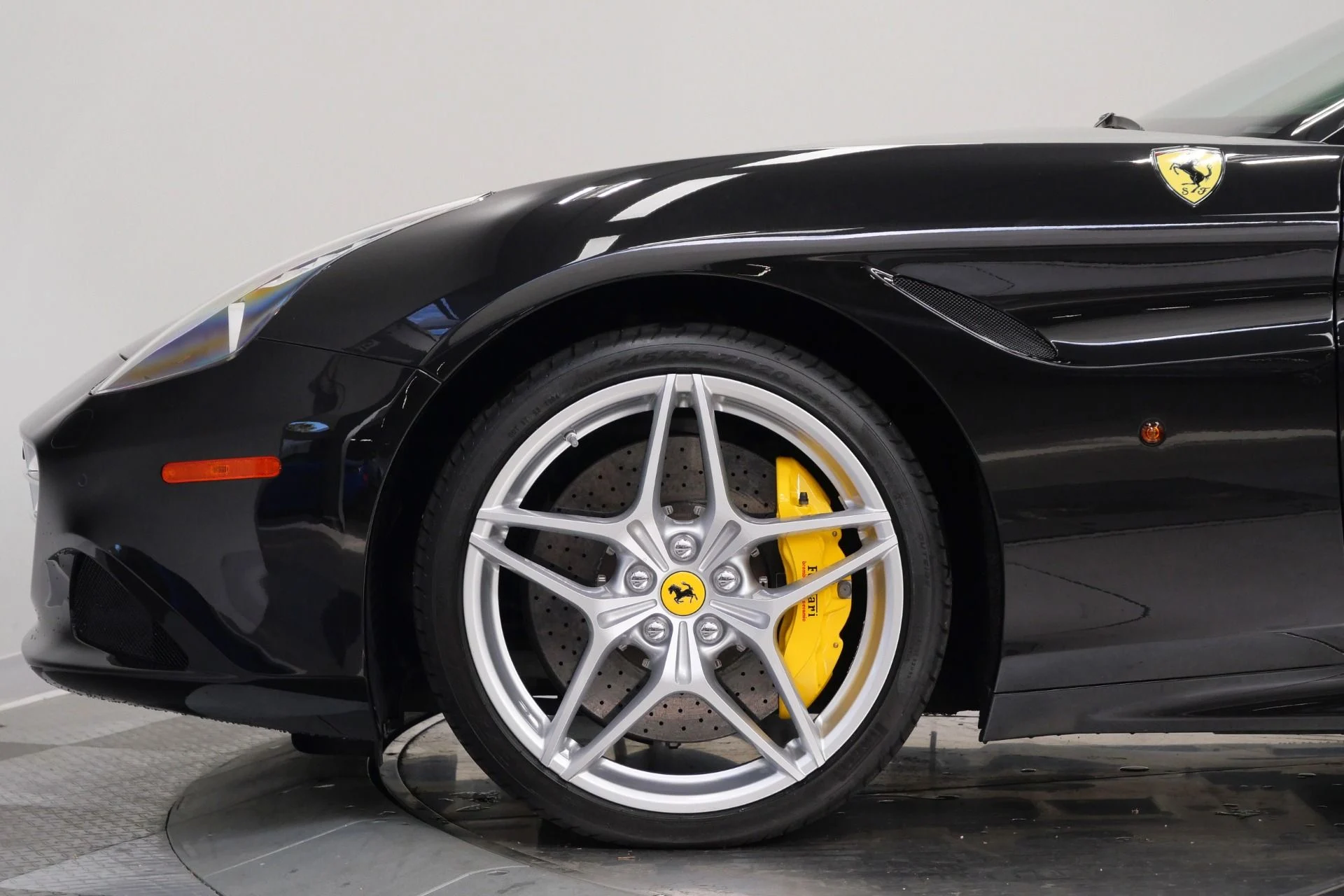 mph049_2425770776_Used_2015_Ferrari_California_T_Diamond_Quilted_Seats_Carbon_Fiber_Driving_Zone_1780071099_ebfe152637