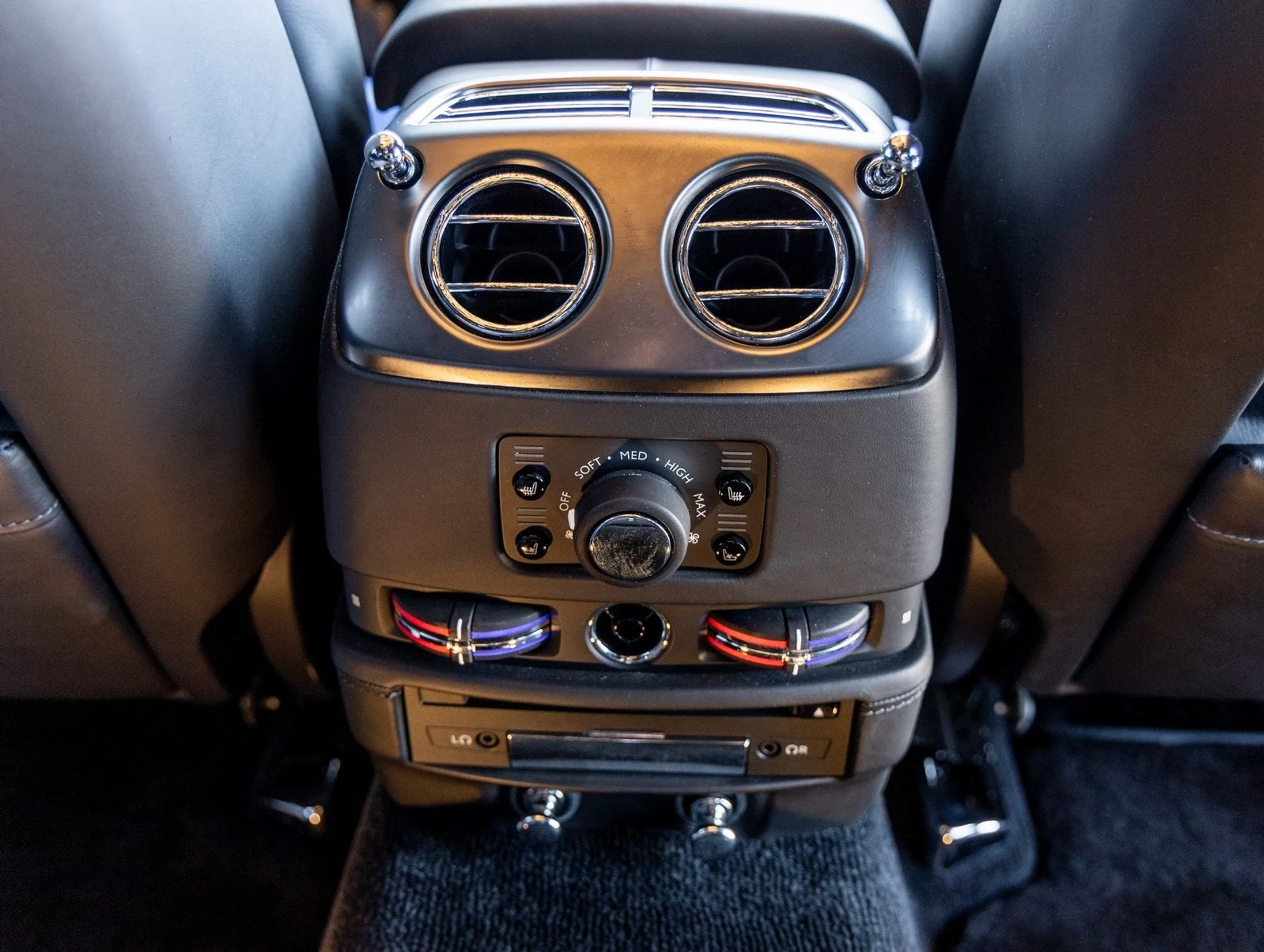 mph049_2443431295_50_806ef4ca99