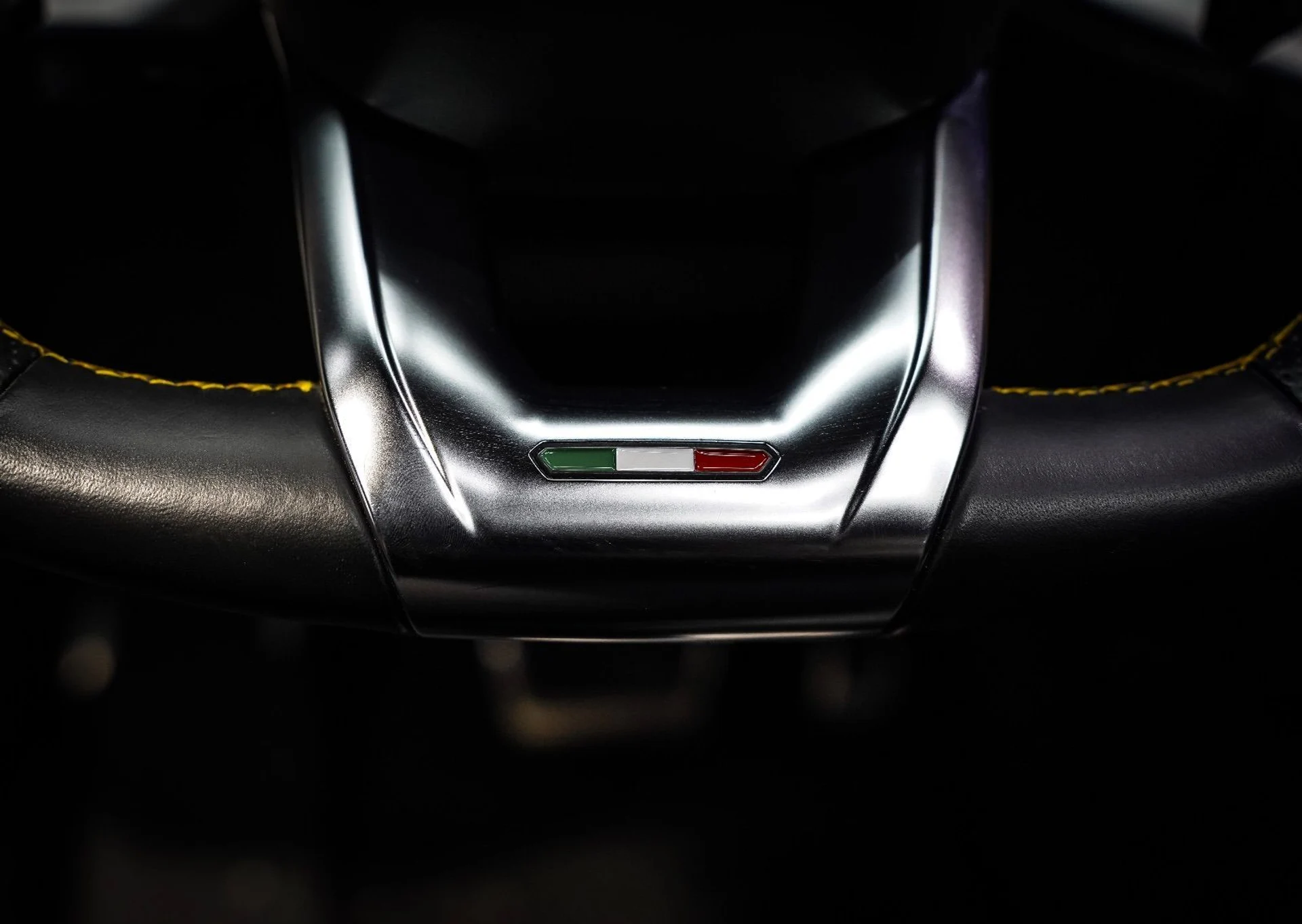 mph049_2445692419_37414663_05752_2020_lamborghini_urus_041_61ba1cf339