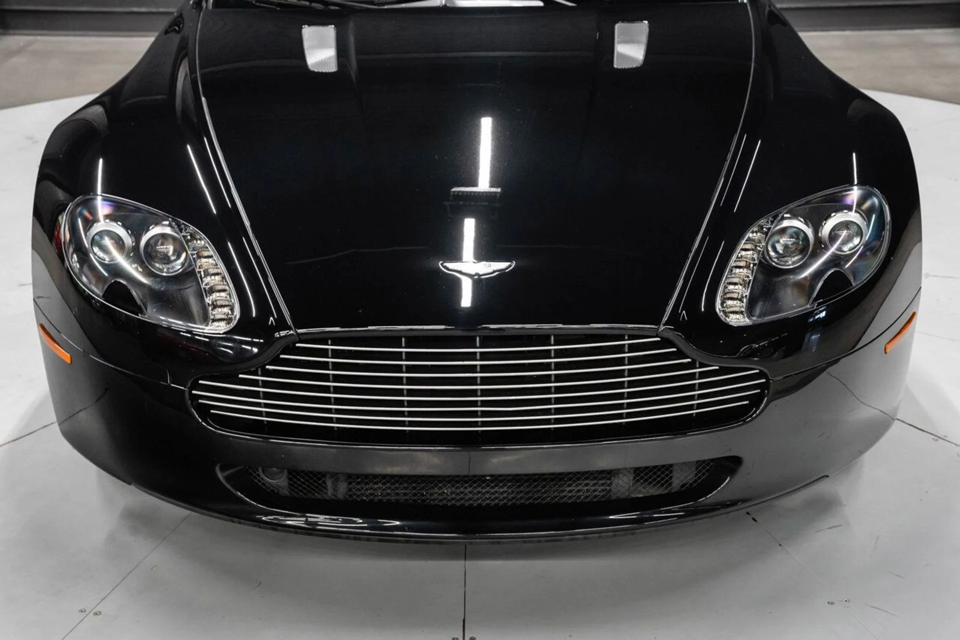 mph049_2461033183_aston_martin_vantage_2008_1ae37edcee