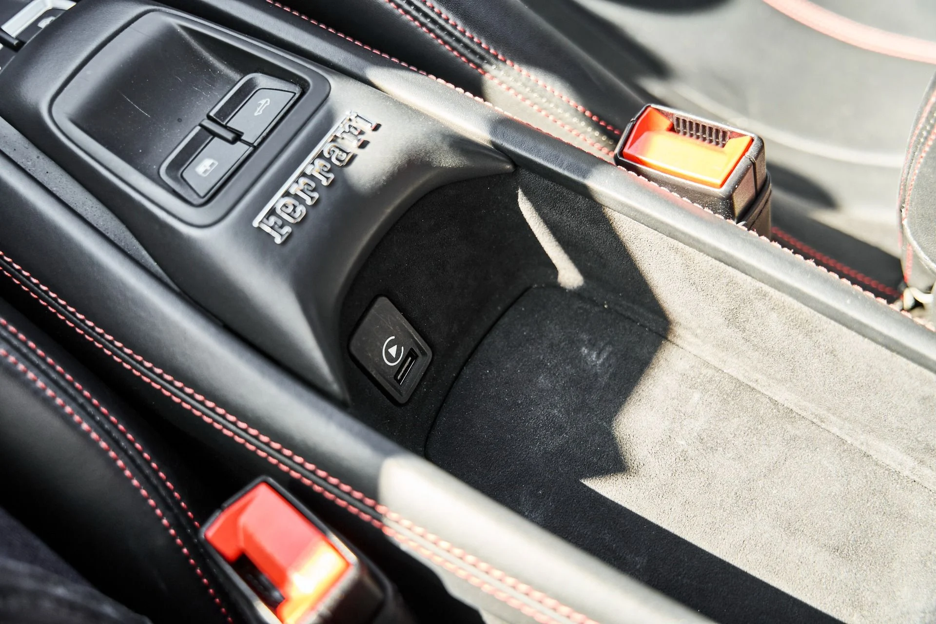 mph049_2464082808_Used_2023_Ferrari_F8_Spider_Base_1774742690_5aecf4e5fa