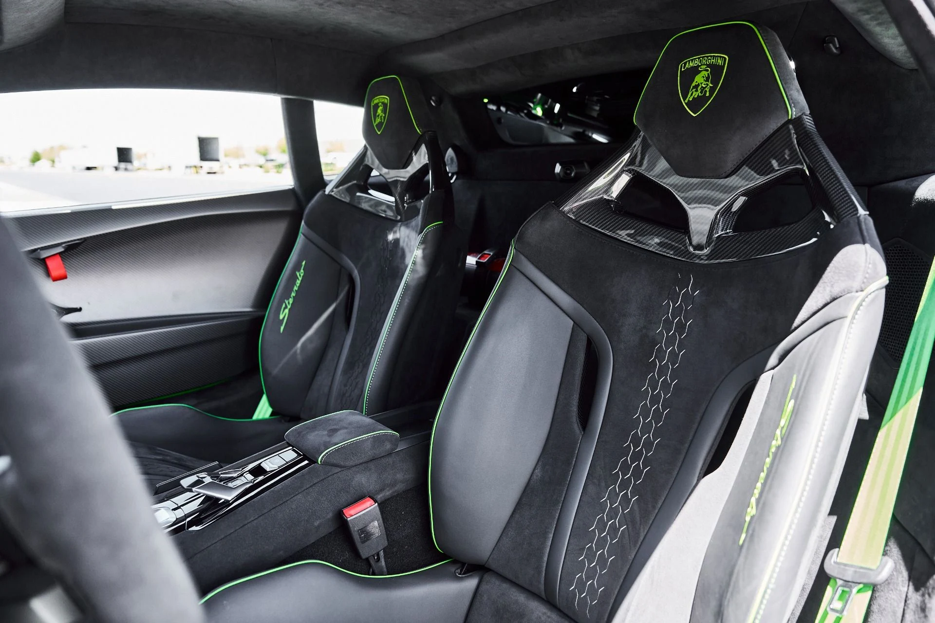 mph049_2478658571_Used_2023_Lamborghini_Huracan_Sterrato_Base_1779238906_bd3cb2f2a7