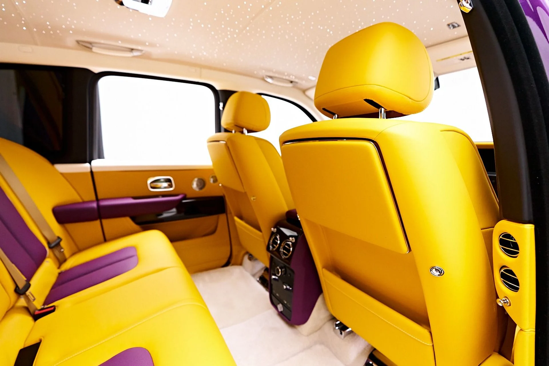 mph049_2509246965_Used_2025_Rolls_Royce_Cullinan_Base_1736646133_4d5f6f9937