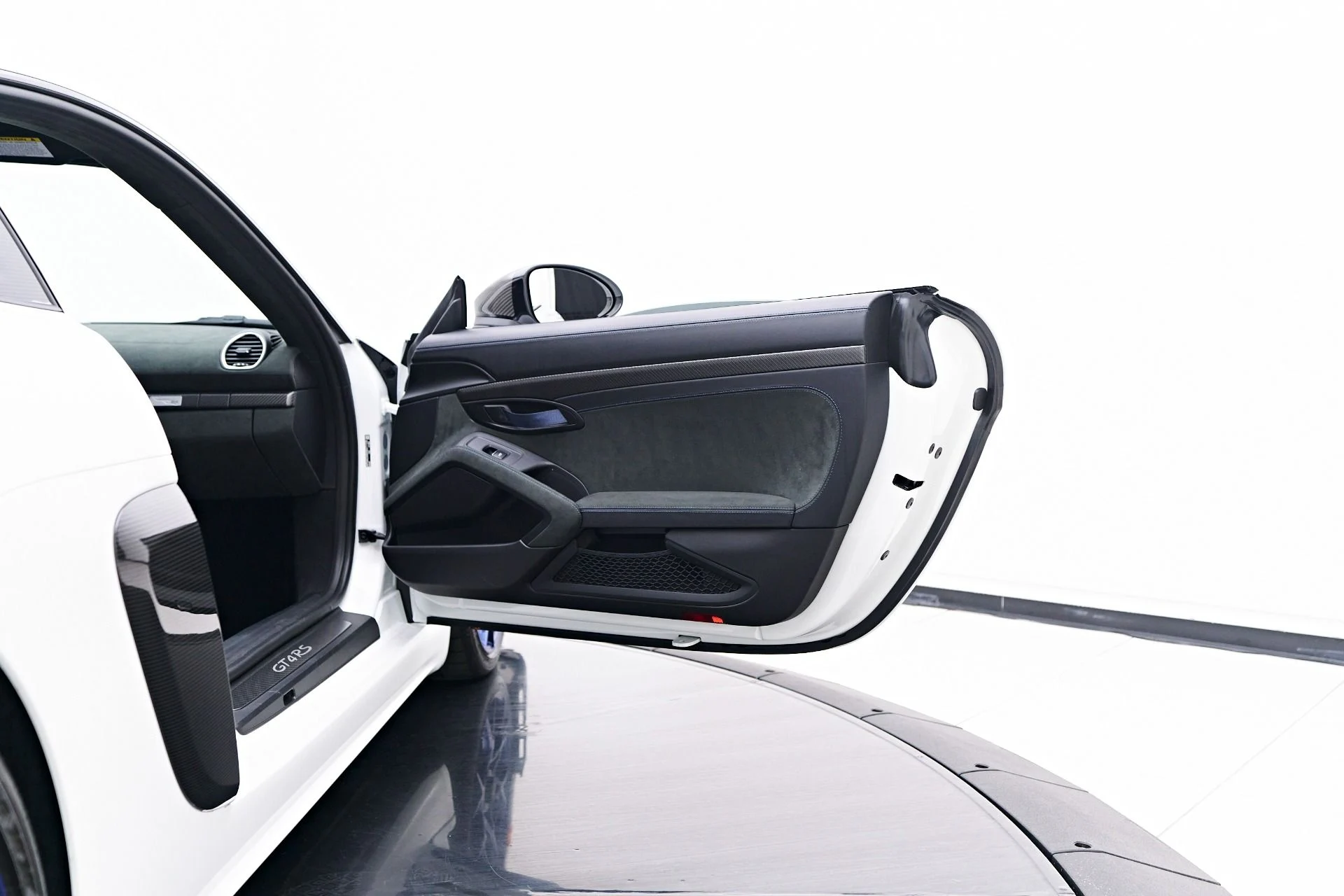 mph049_2520628838_Used_2025_Porsche_718_Cayman_GT_4_RS_1754674090_f9bf9d25e2