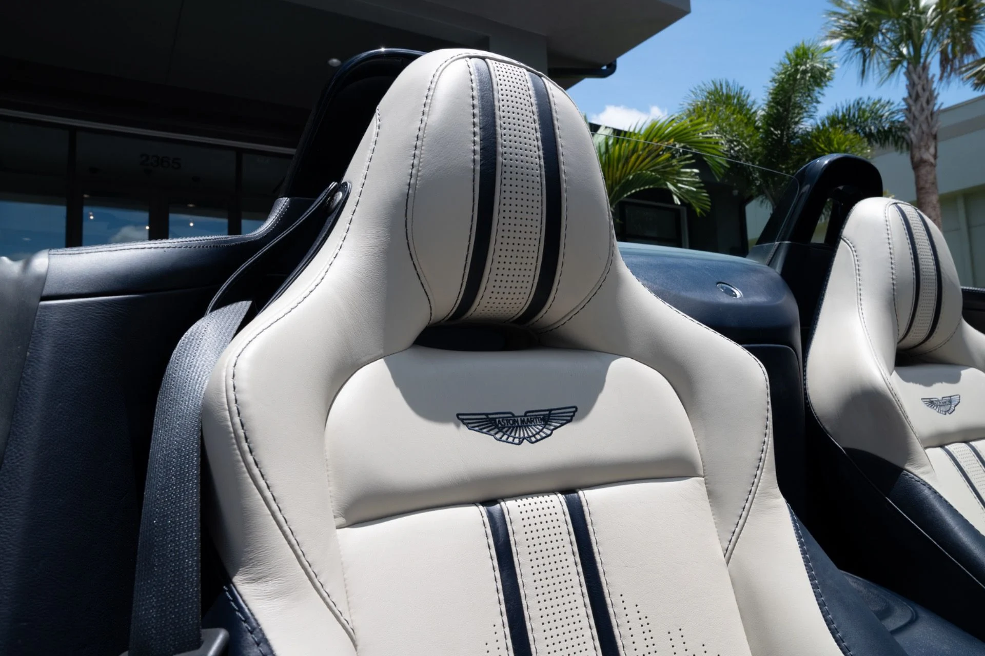 mph049_2524222342_Used_2021_Aston_Martin_Vantage_1781043648_87cf4122c7