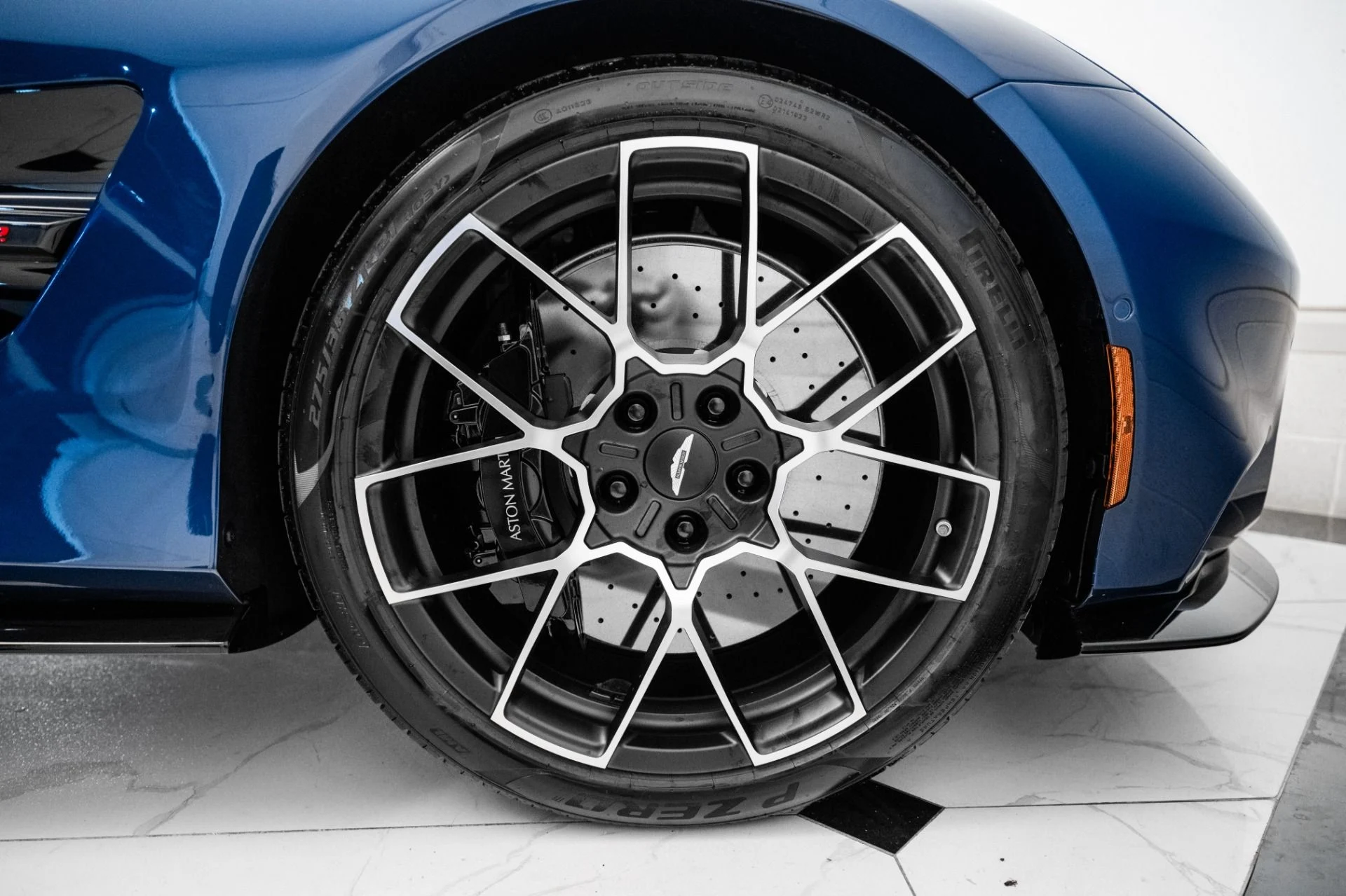 mph049_255274995_Used_2025_Aston_Martin_Vanquish_1751745767_078b63535b