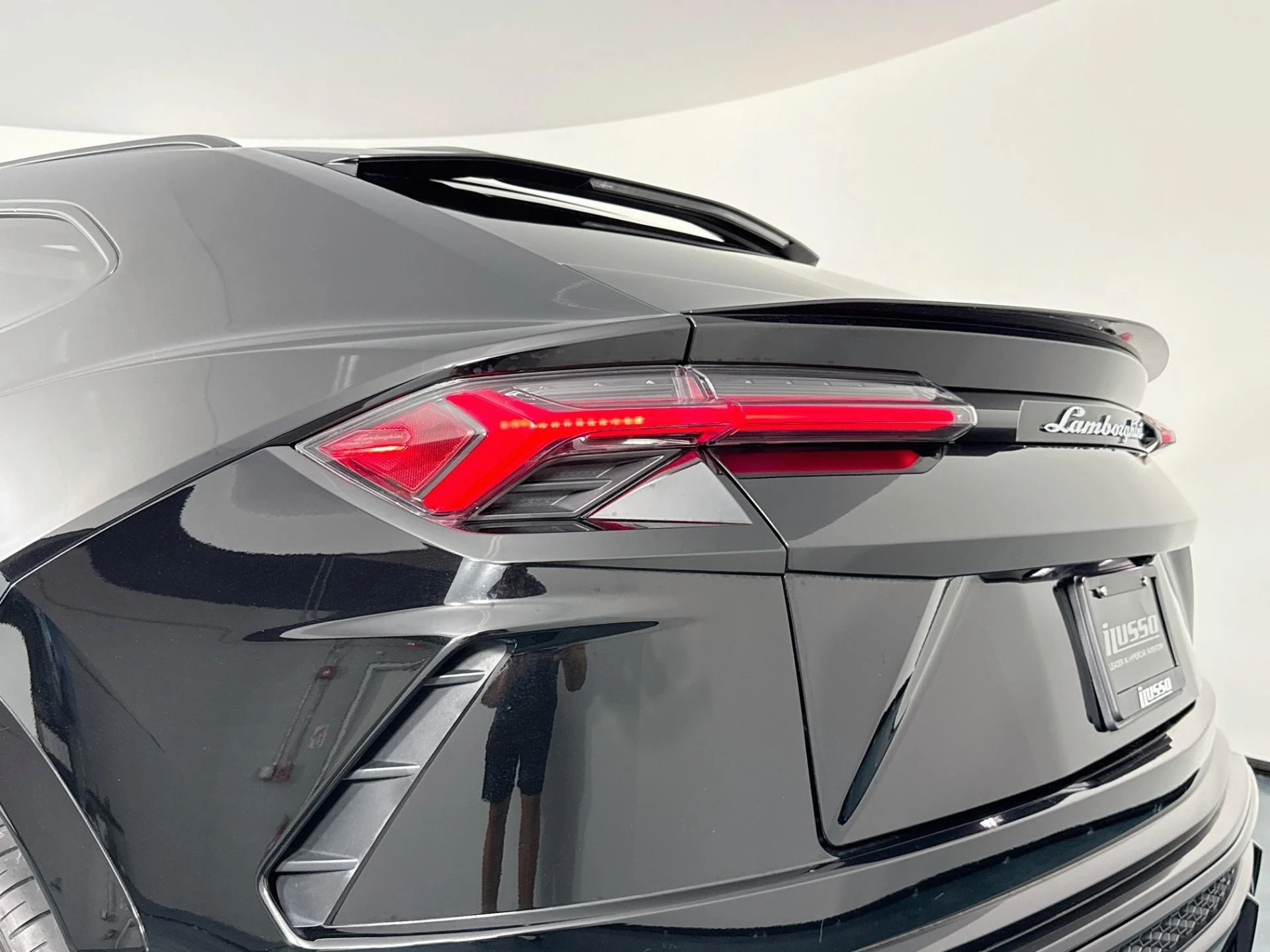 mph049_2554898431_Used_2022_Lamborghini_Urus_1786409423_025de9a7c7