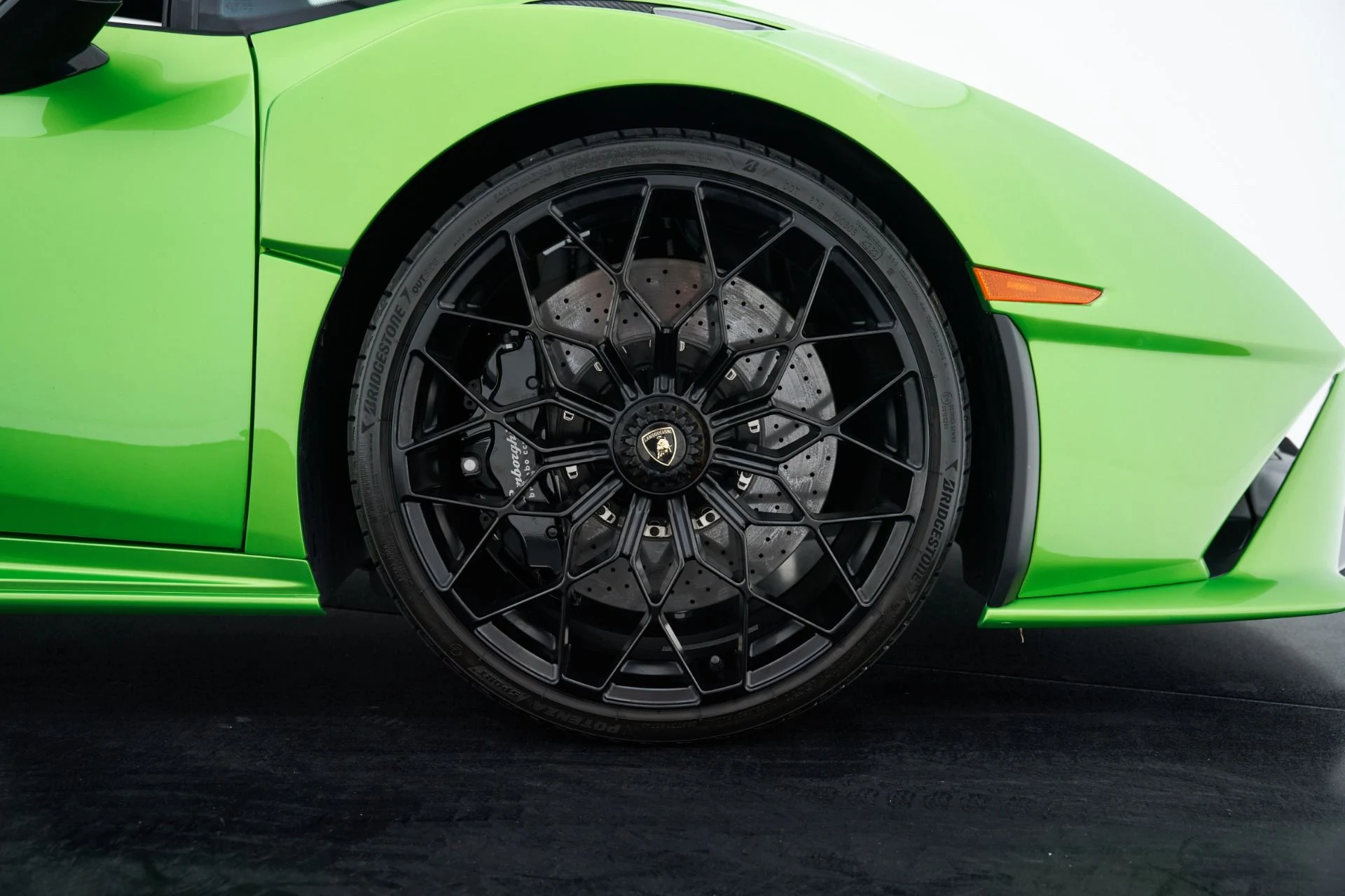 mph049_2571782779_Used_2024_Lamborghini_Huracan_STO_Base_1793231460_50f0dbcad2