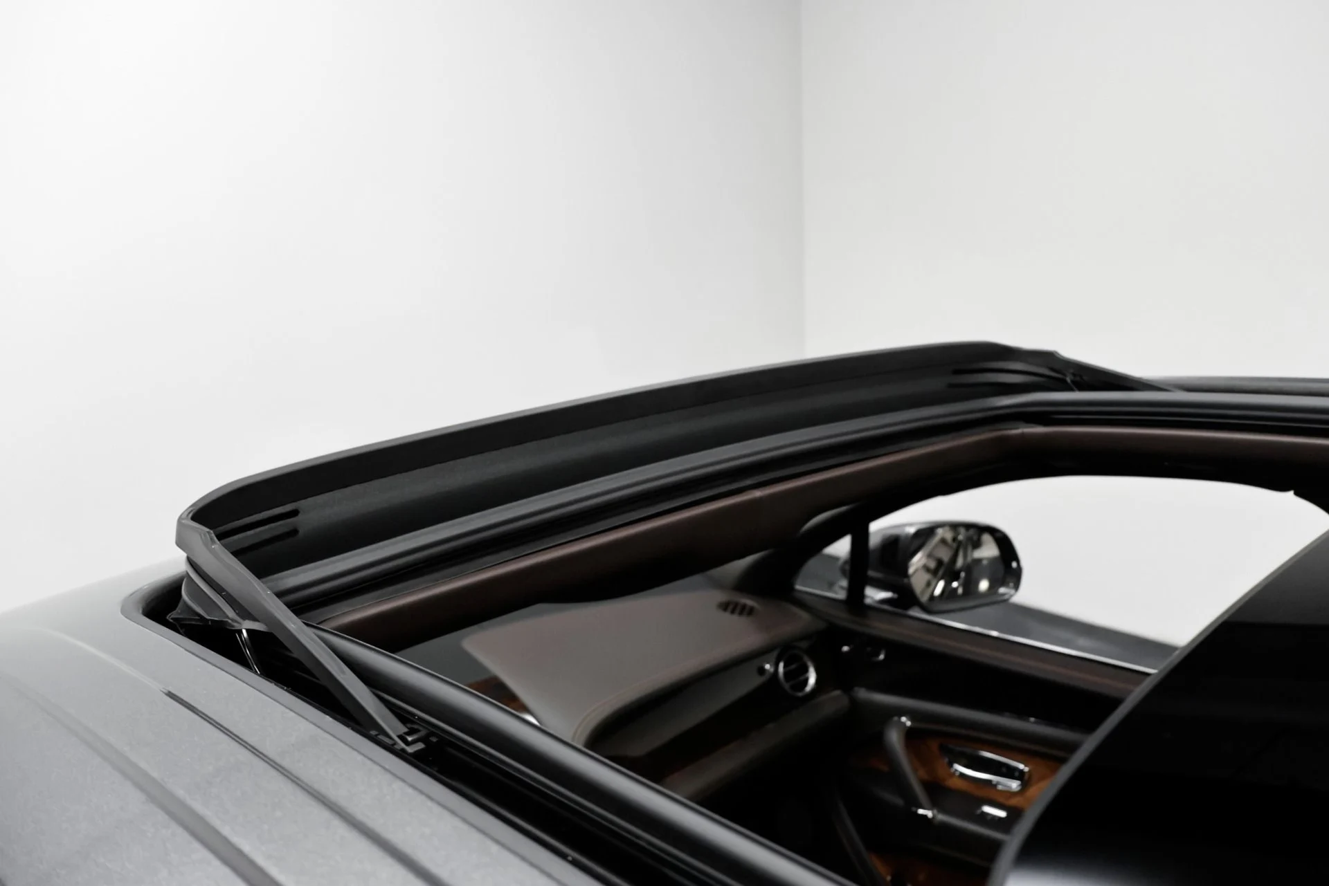 mph049_2587190016_Used_2020_Bentley_Bentayga_V8_1761664862_17645c5a39