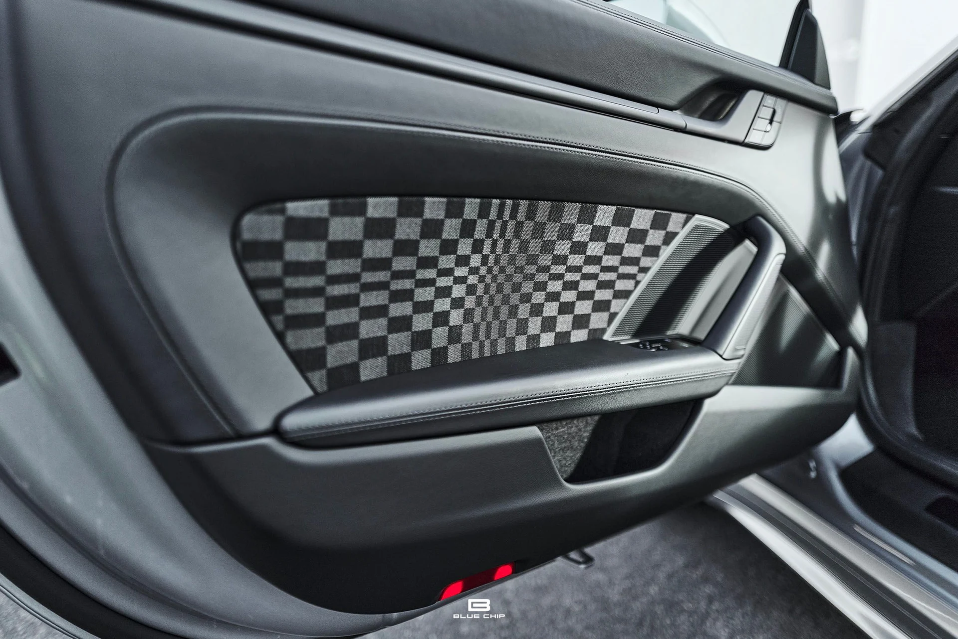 mph049_2602584639_69b180c74573bc14056b043e_L1190229_c77aa13da7