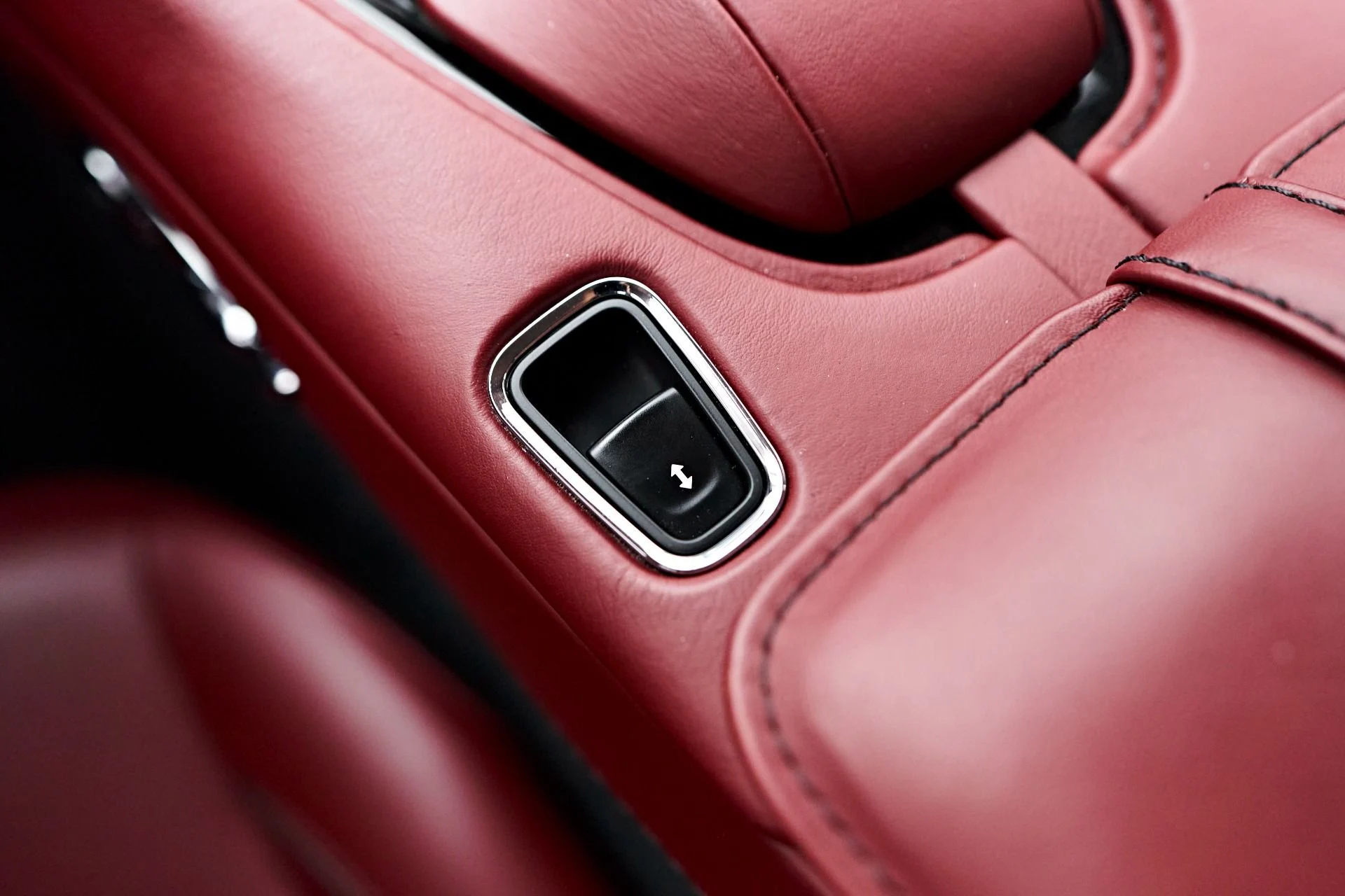 mph049_2618660586_Used_2021_Aston_Martin_DBS_Superleggera_1720056677_f367118593