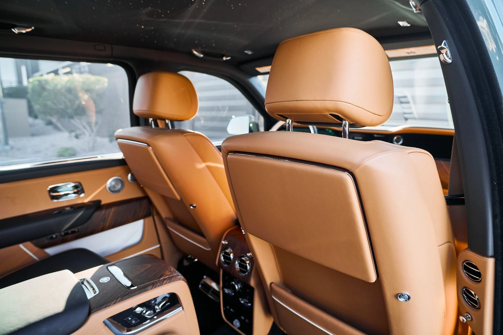 mph049_2629789450_Used_2025_Rolls_Royce_Cullinan_Base_1766020429_17832c3ab9