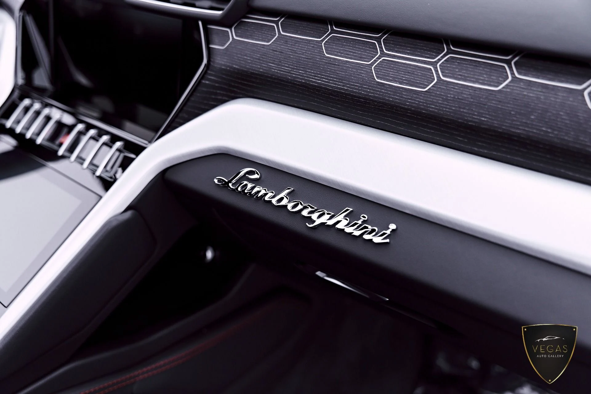 mph049_2630882271_Used_2022_Lamborghini_Urus_1782338976_fc6fe4e912