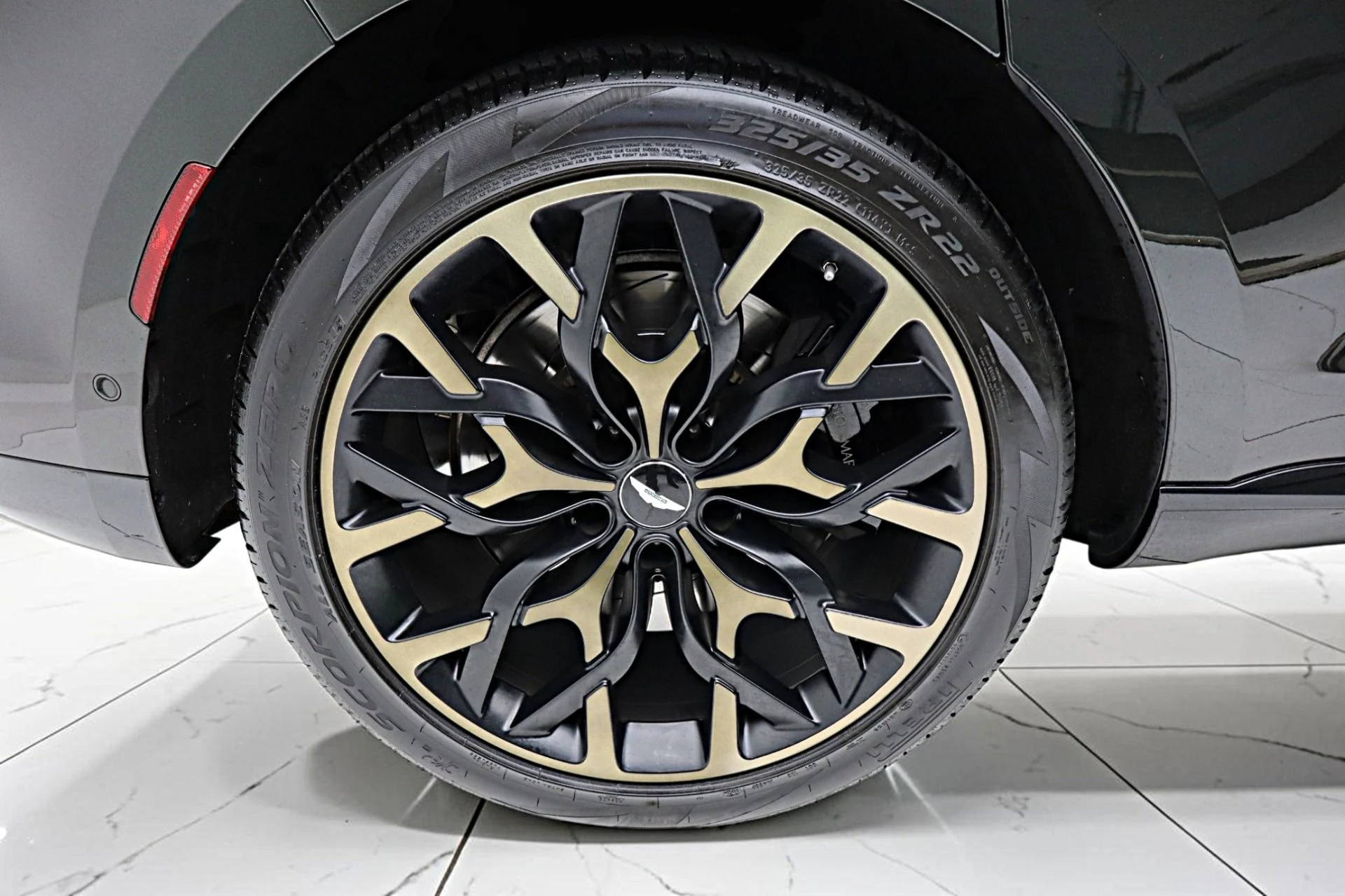 mph049_2645619433_Used_2021_Aston_Martin_DBX_6e4e343872