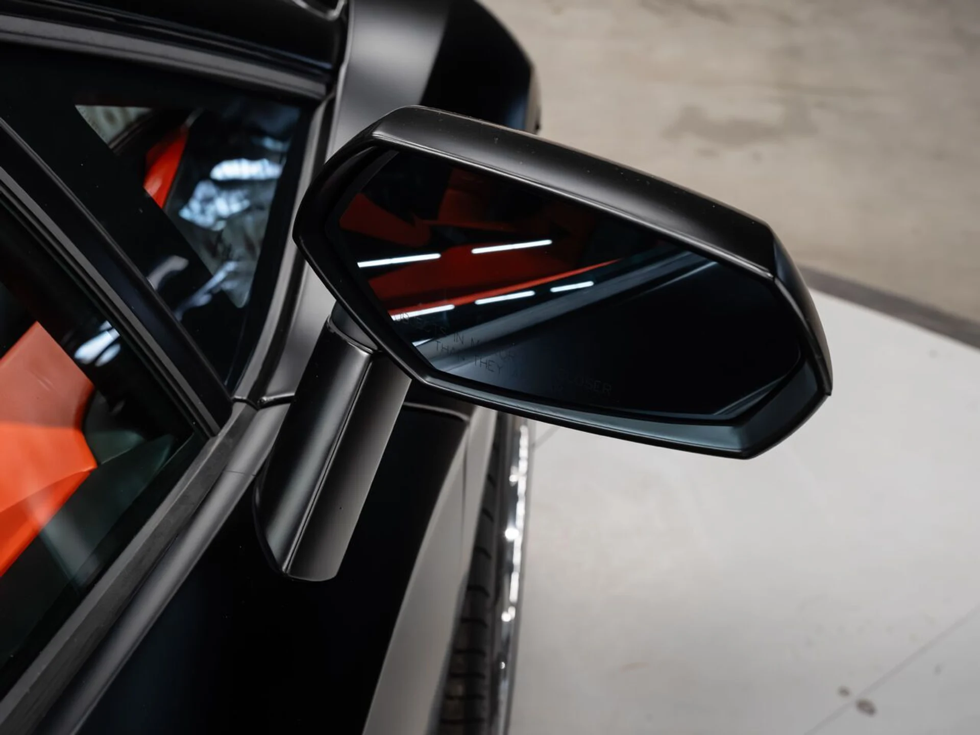 mph049_2647827233_lamborghini_aventador_2015_9d9d21a1ee