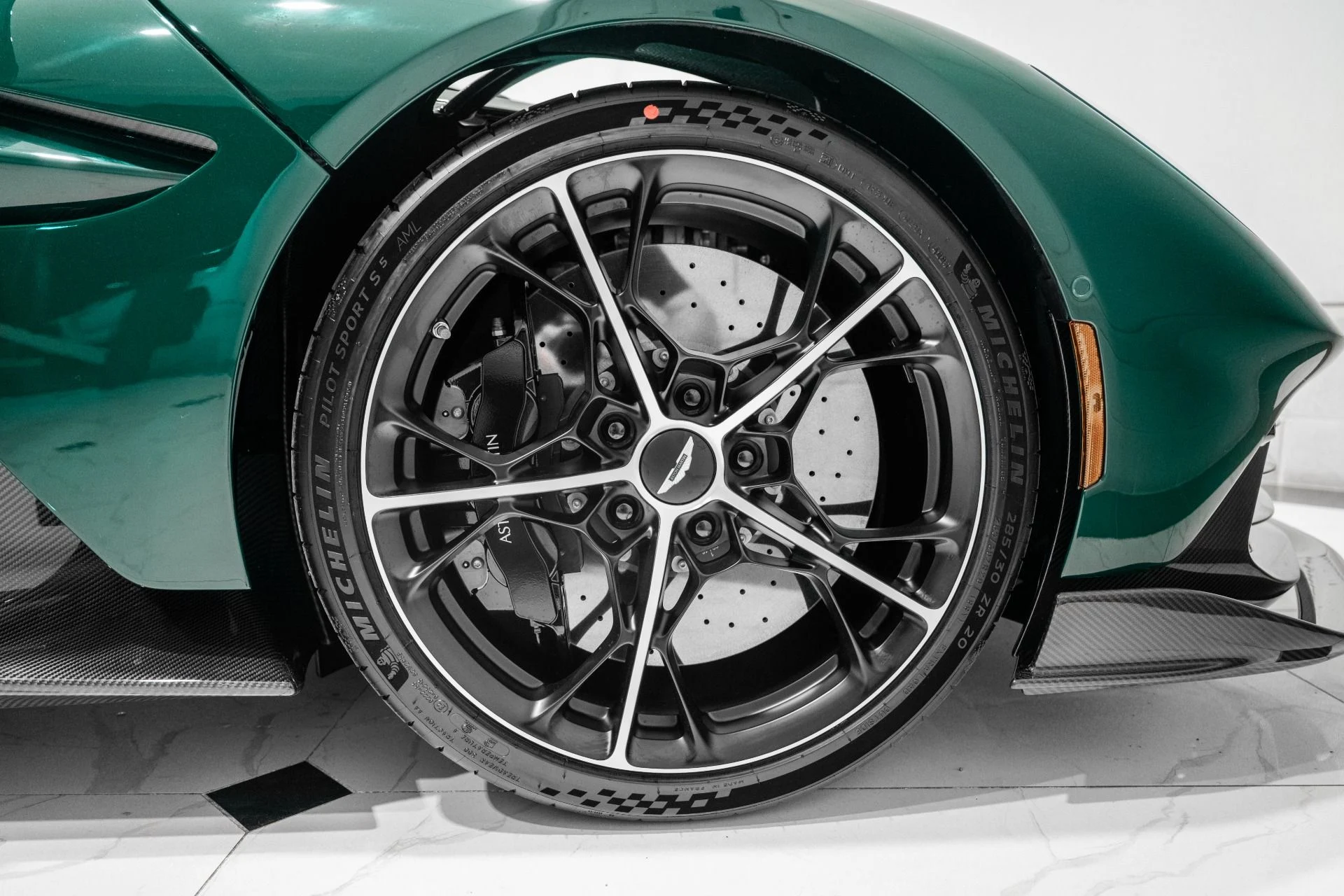 mph049_2656920936_New_2026_ASTON_MARTIN_VALHALLA_COUPE_1775321272_5cc61d1b14