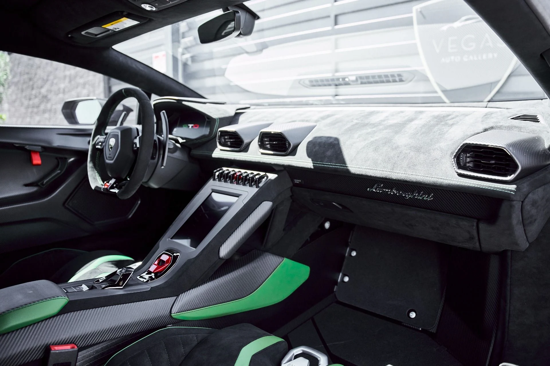 mph049_2659177297_Used_2022_Lamborghini_Huracan_STO_Base_1774488470_d7ff5df3ad