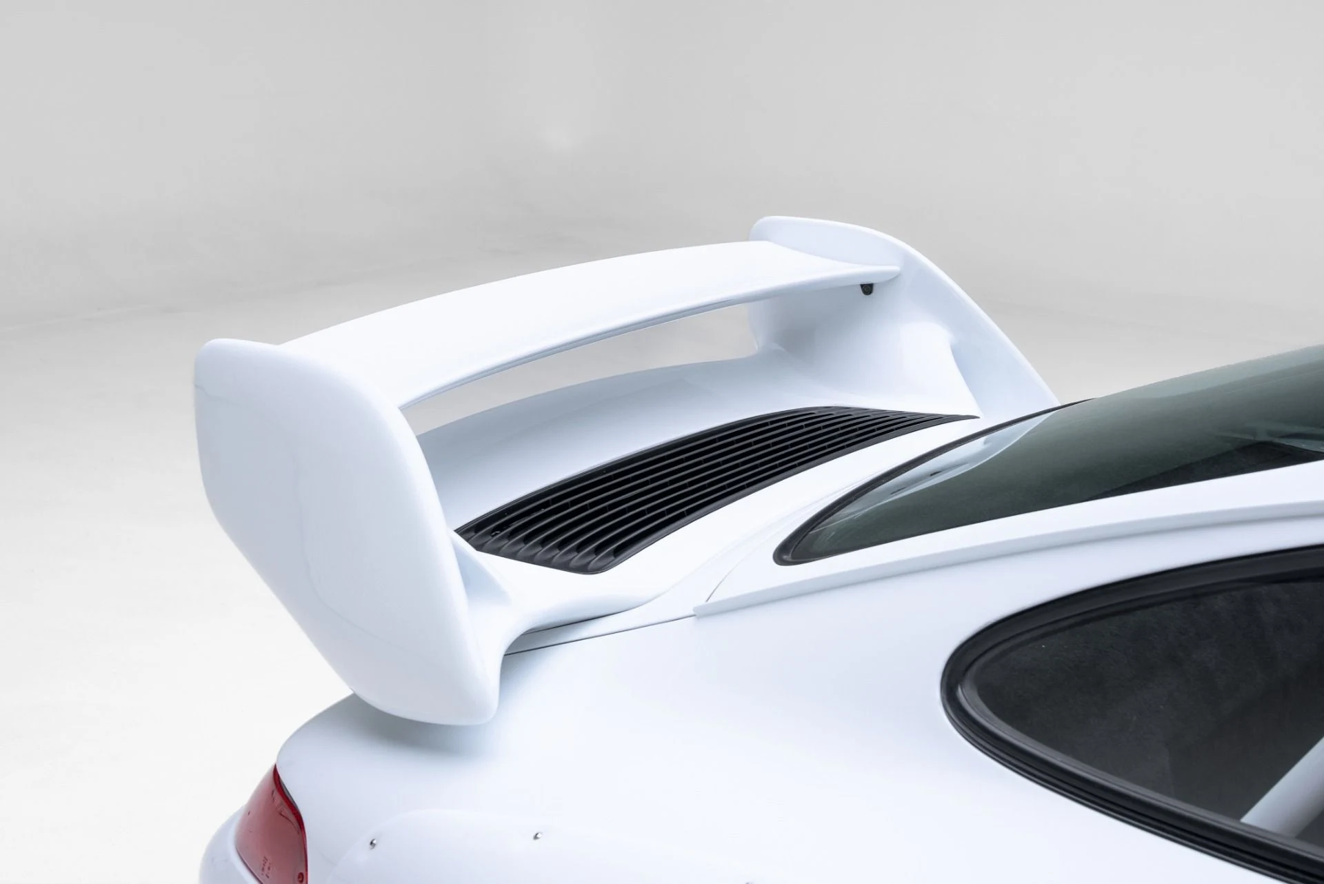 mph049_2666766902_Used_1997_Porsche_911_993_Cup_38_RSR_1773179300_60970d07e9