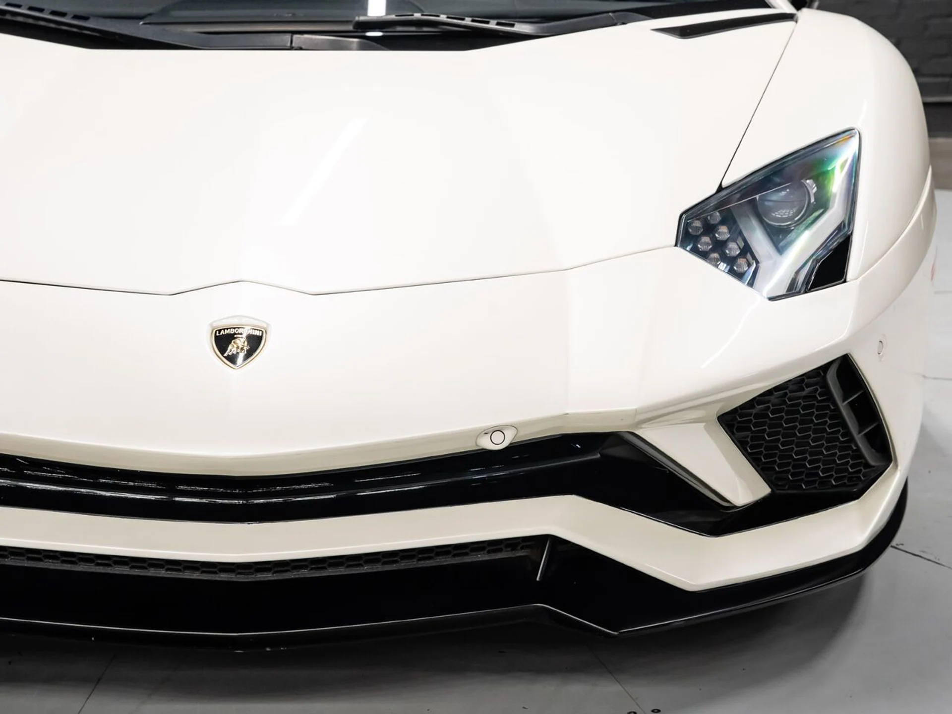 mph049_2666938601_lamborghini_aventador_2017_2ff38b77f5