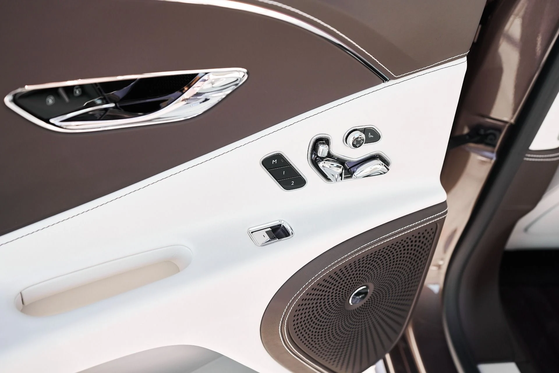 mph049_2672500446_Used_2025_Bentley_Flying_Spur_Speed_1762569244_20e802575e