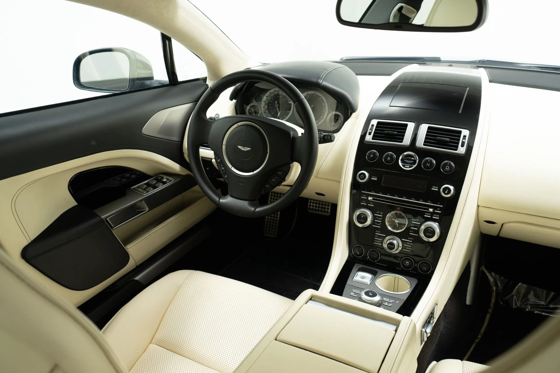 mph049_2675437903_Used_2012_Aston_Martin_Rapide_V12_power_High_Contrast_Color_Combination_1781621426_0b8fab9904