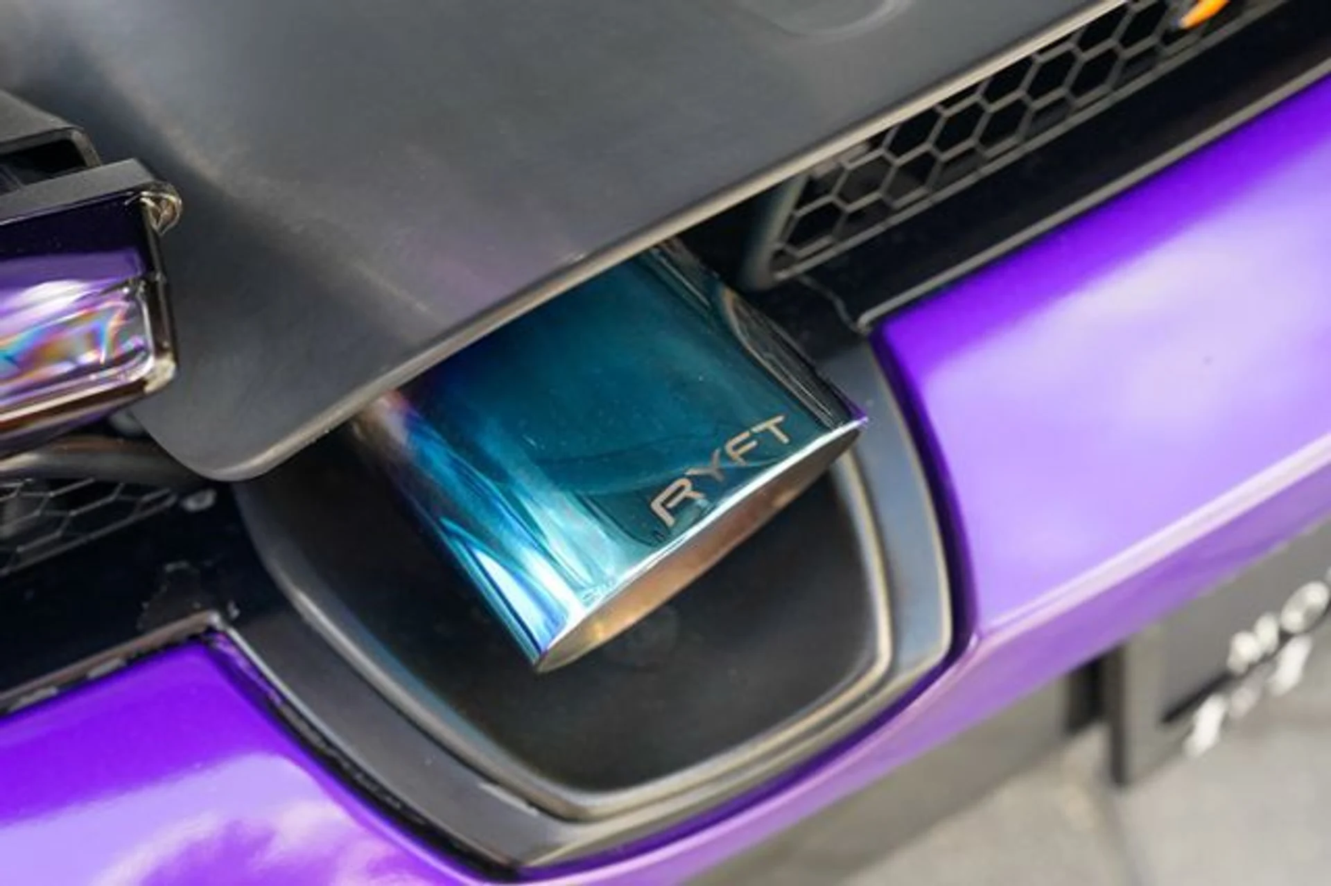 mph049_268328153_22996638_50_eb394cb126