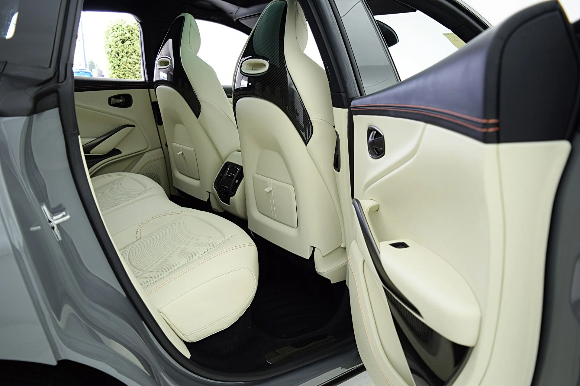 mph049_2688532693_Used_2022_Aston_Martin_DBX_a75f253e0f