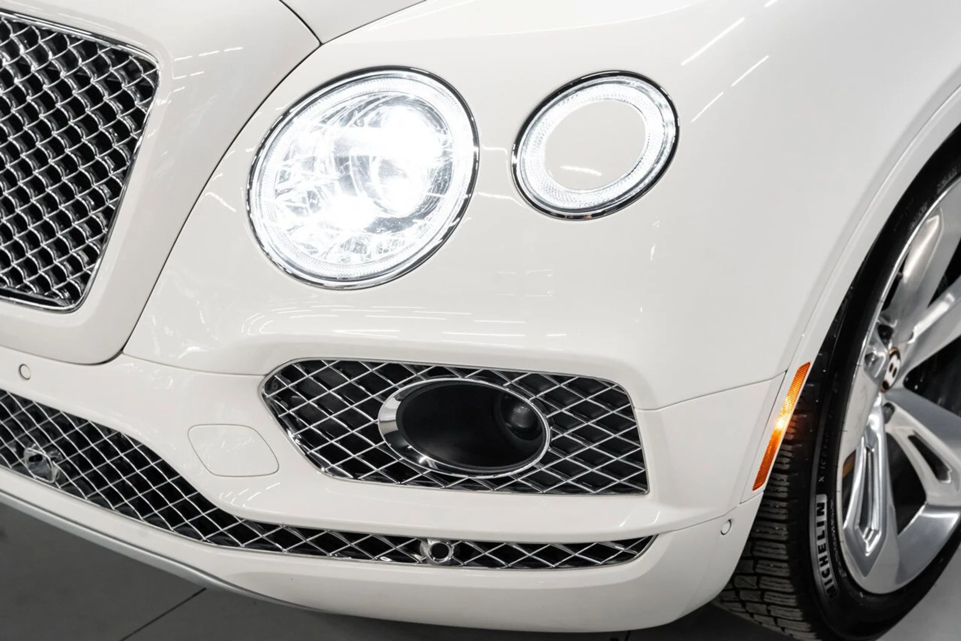 mph049_269247649_bentley_bentayga_2019_34f0f8cab7