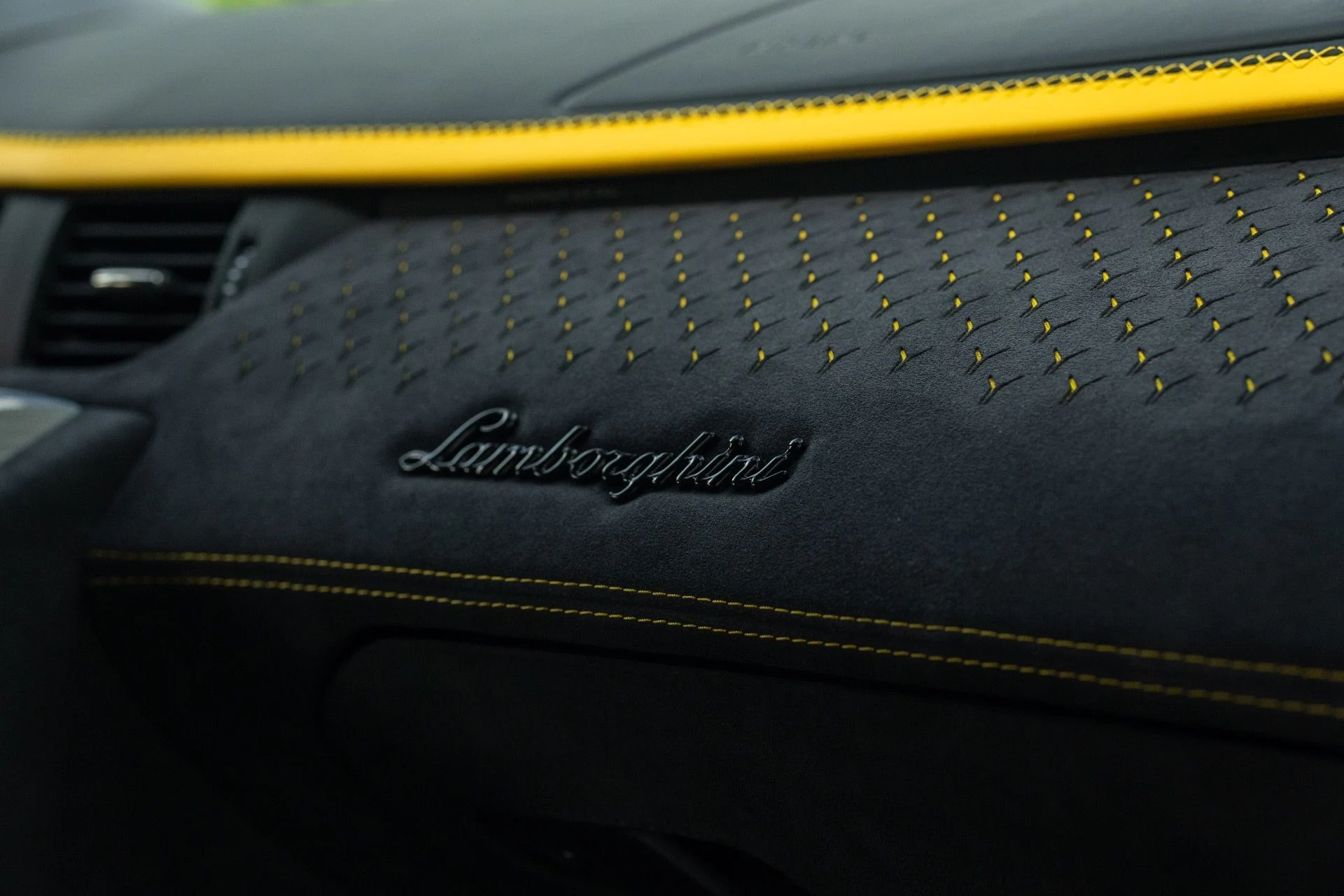 mph049_2702443270_Used_2022_Lamborghini_Aventador_LP_780_4_Ultimae_1757714109_a85f2357e5