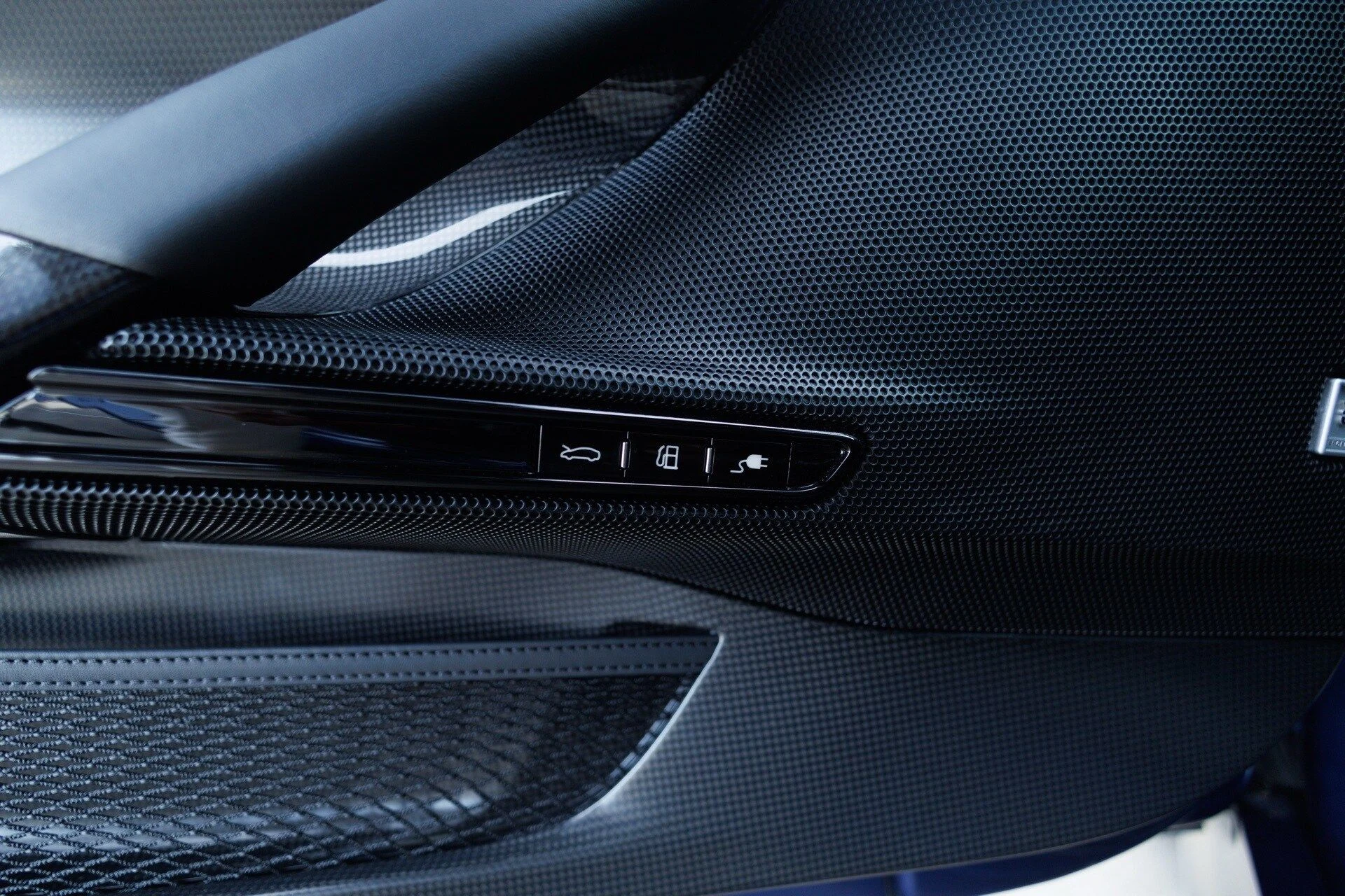 mph049_2707041977_527214d6da39fe812712bc70a5c94c46x_b6b7c7678f