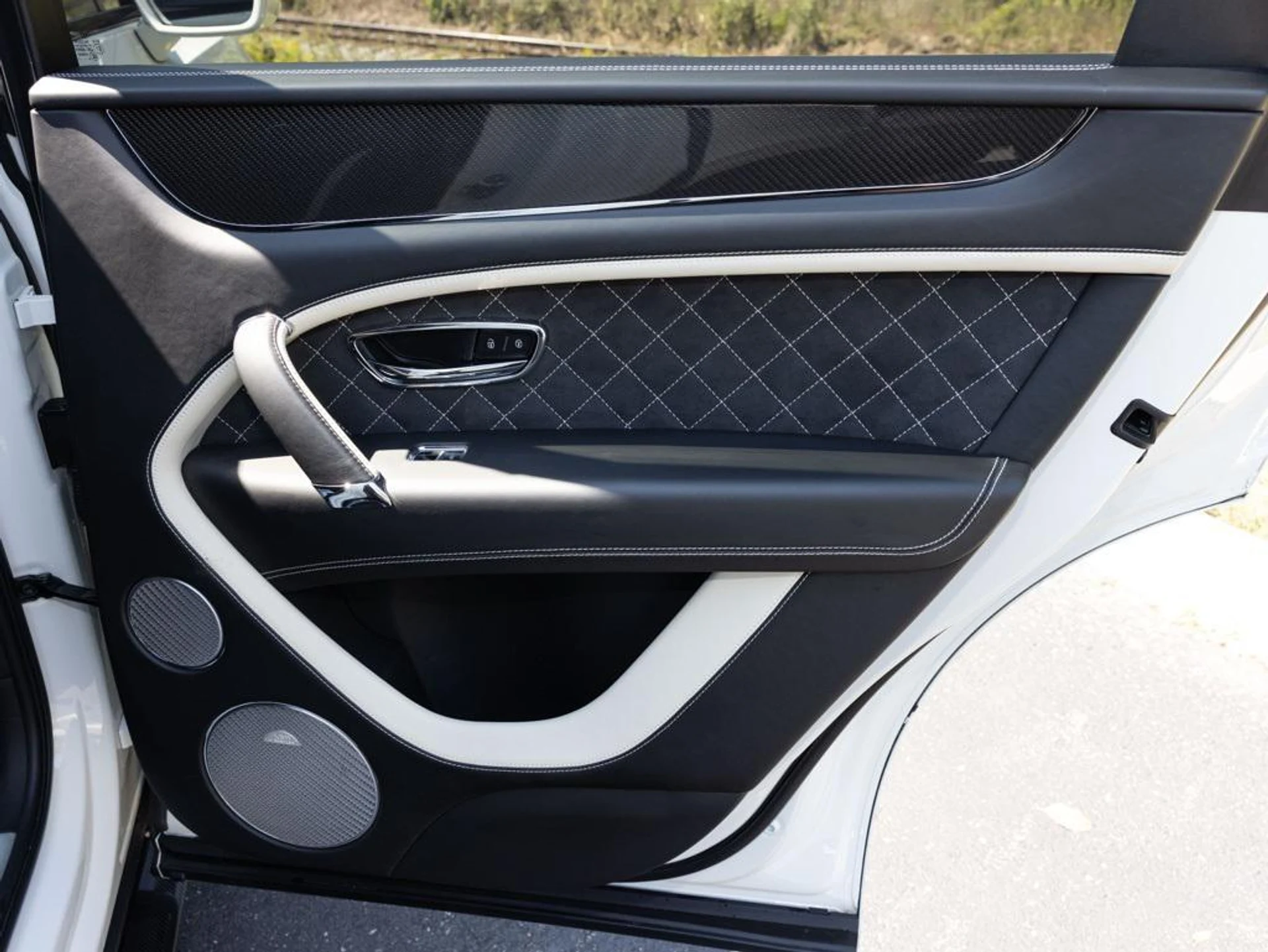 mph049_2738419920_453535946_68c545b4866a66fdd6c4476e_459655ab21