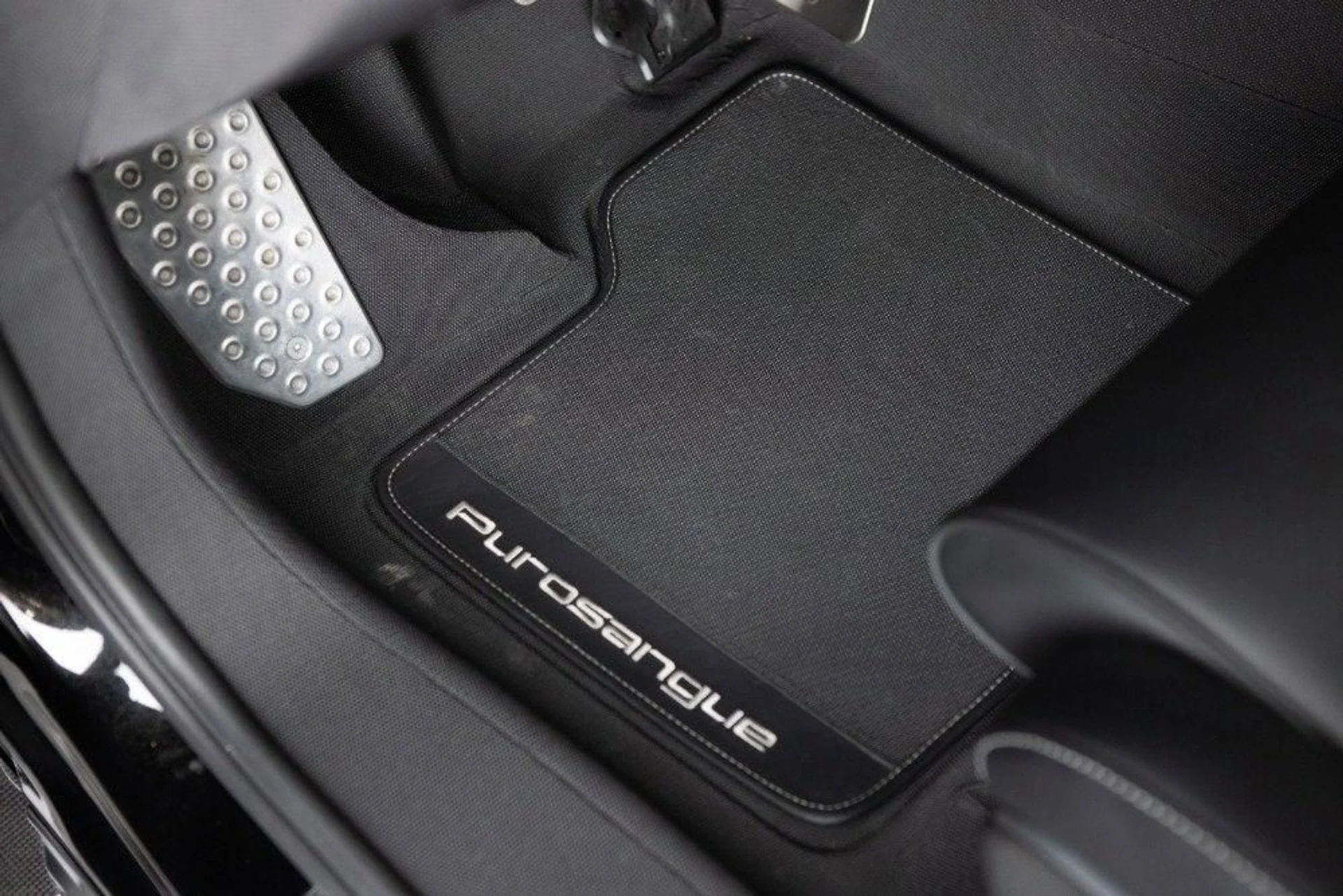 mph049_2766488557_Used_2025_Ferrari_Purosangue_1777382830_e5d6ec59dc