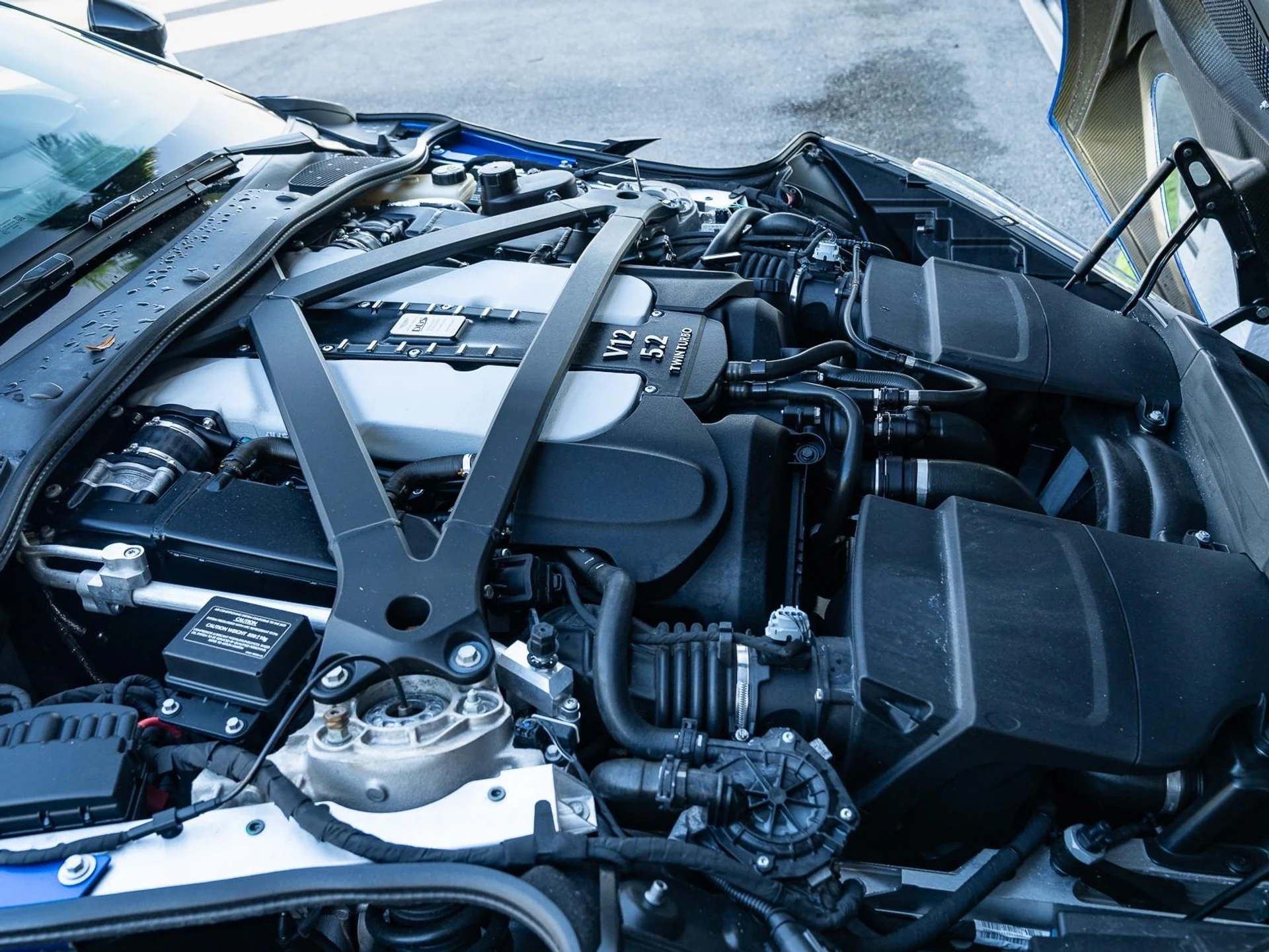 mph049_2773566712_Used_2020_Aston_Martin_DBS_Superleggera_1761685645_9247f5171f