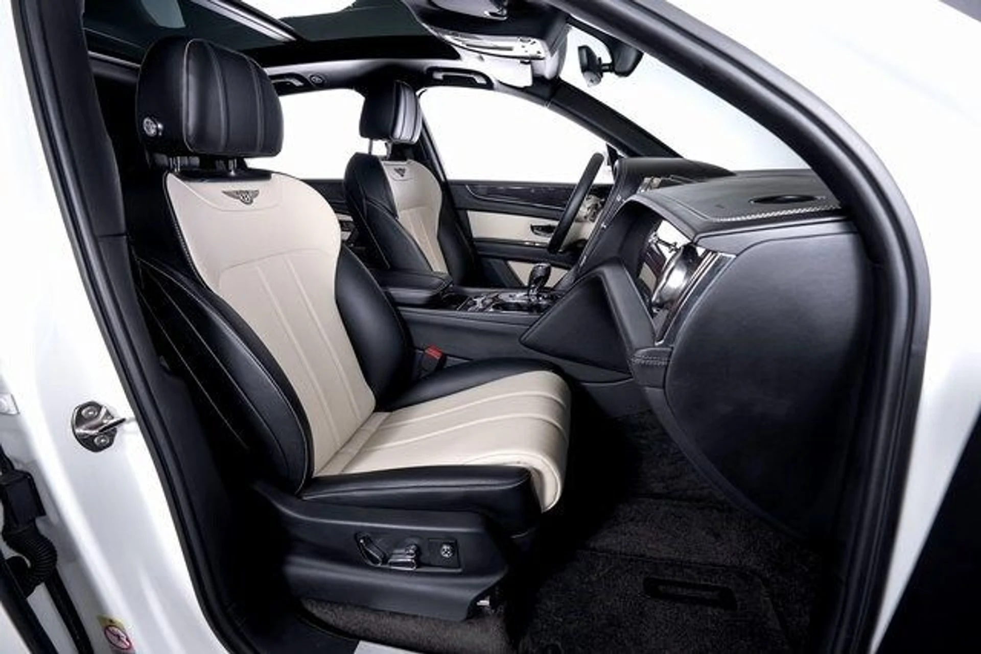 mph049_2783279273_c8ebb377ba6a467ed8d3629bd22feca4x_139407880c