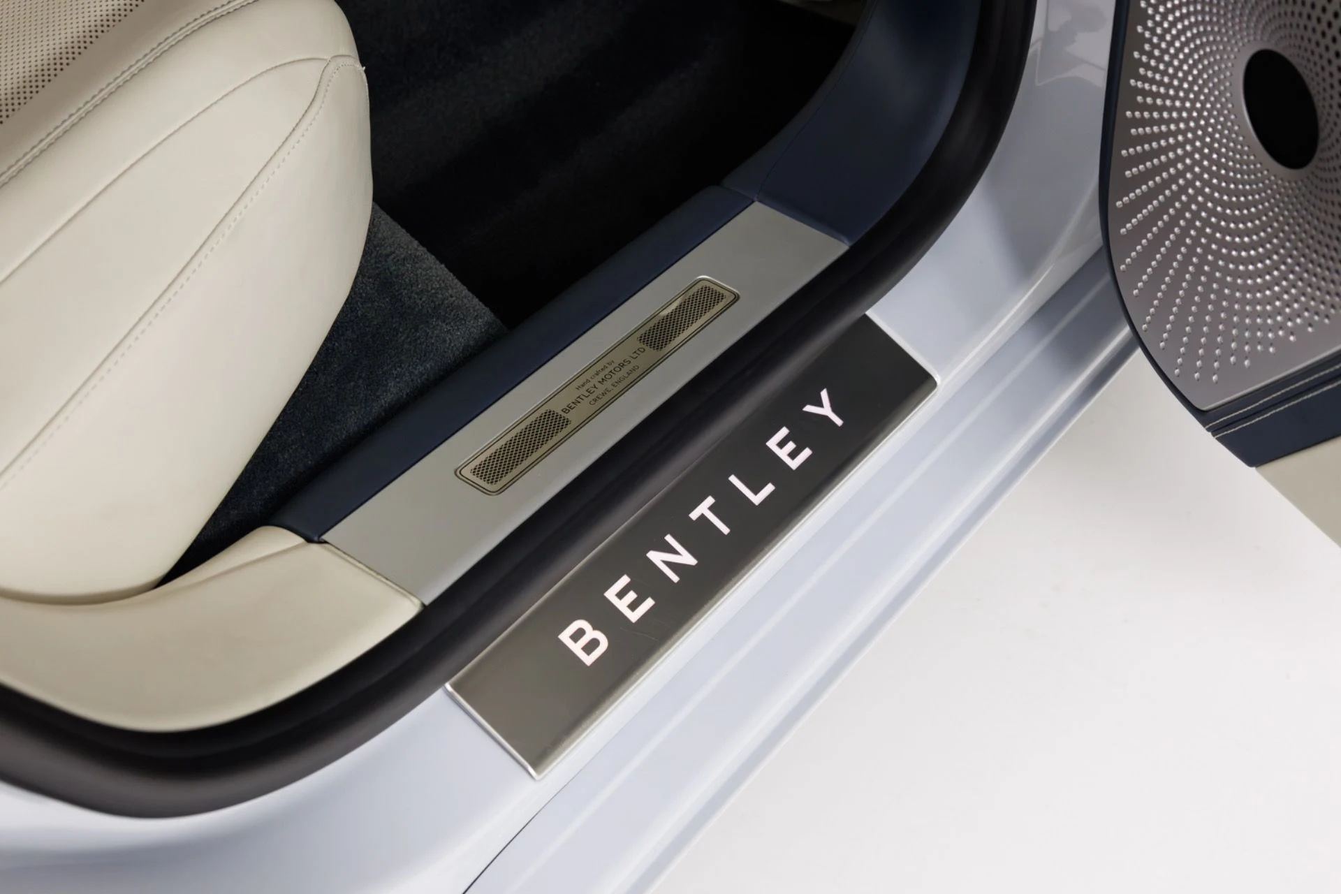 mph049_27951551_Used_2020_Bentley_Flying_Spur_W12_1776899561_7ea2d2a67b