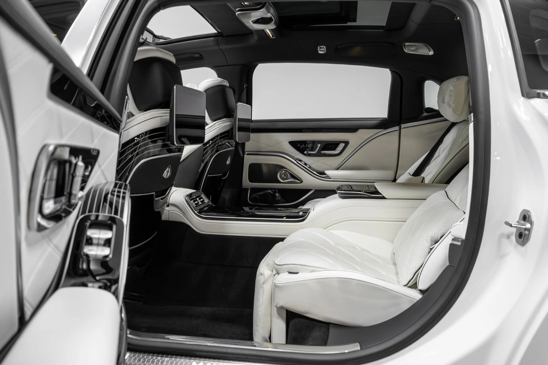 mph049_2795829850_Used_2024_Mercedes_Benz_S_Class_Maybach_S_680_4_MATIC_1766187081_a9d3d00dcb