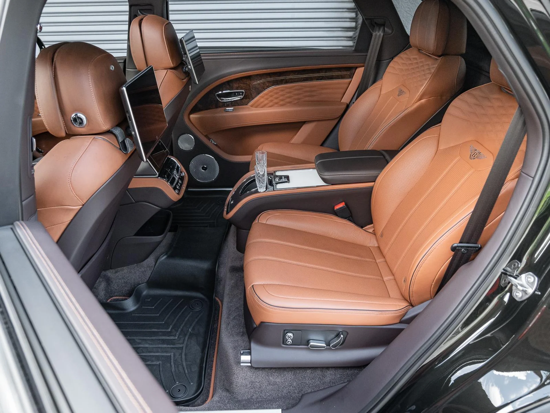 mph049_2796638565_Used_2023_Bentley_Bentayga_EWB_V8_1778364325_3e5fa91809