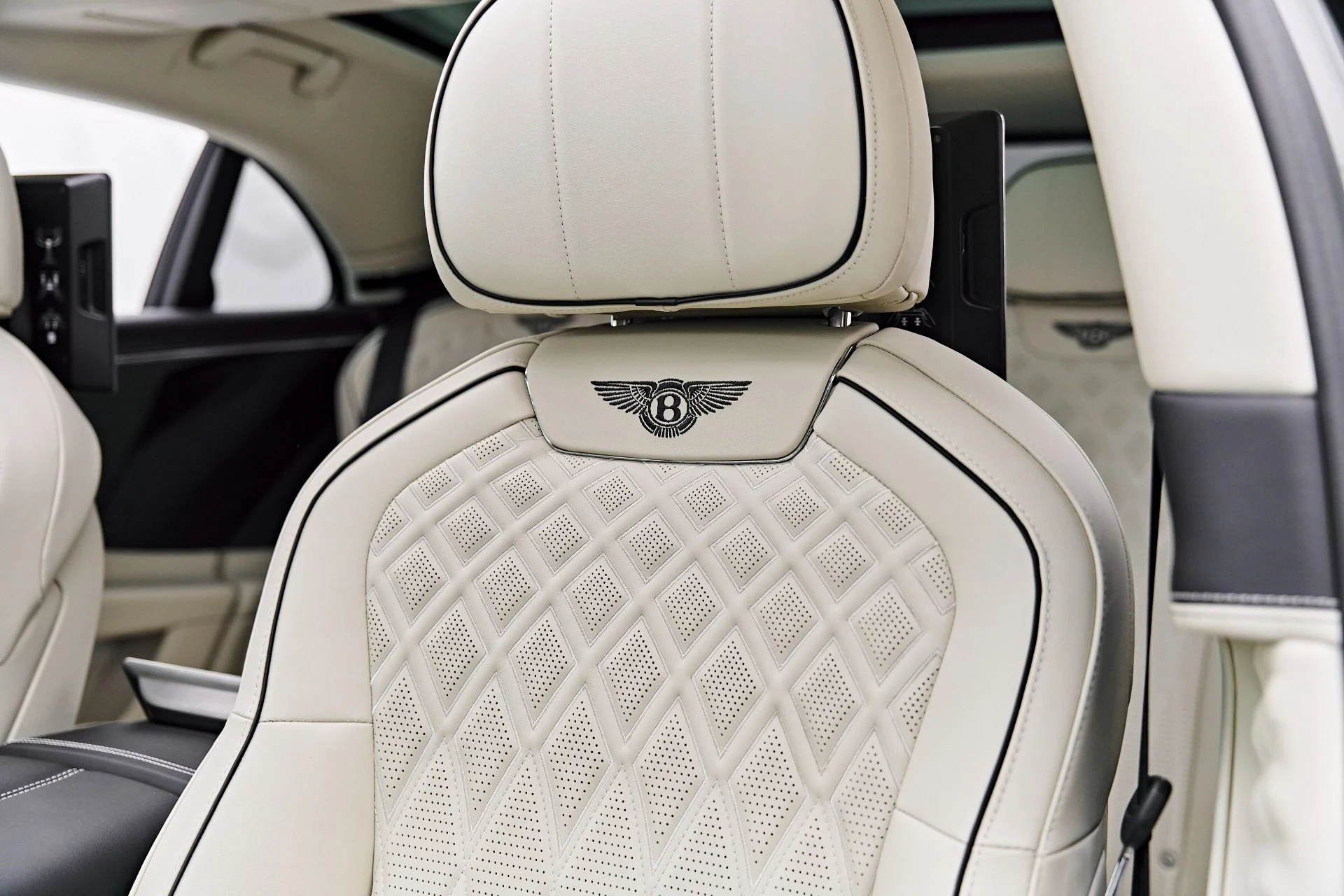 mph049_2822171241_Used_2022_Bentley_Flying_Spur_W12_1786226228_9ad866fd7e