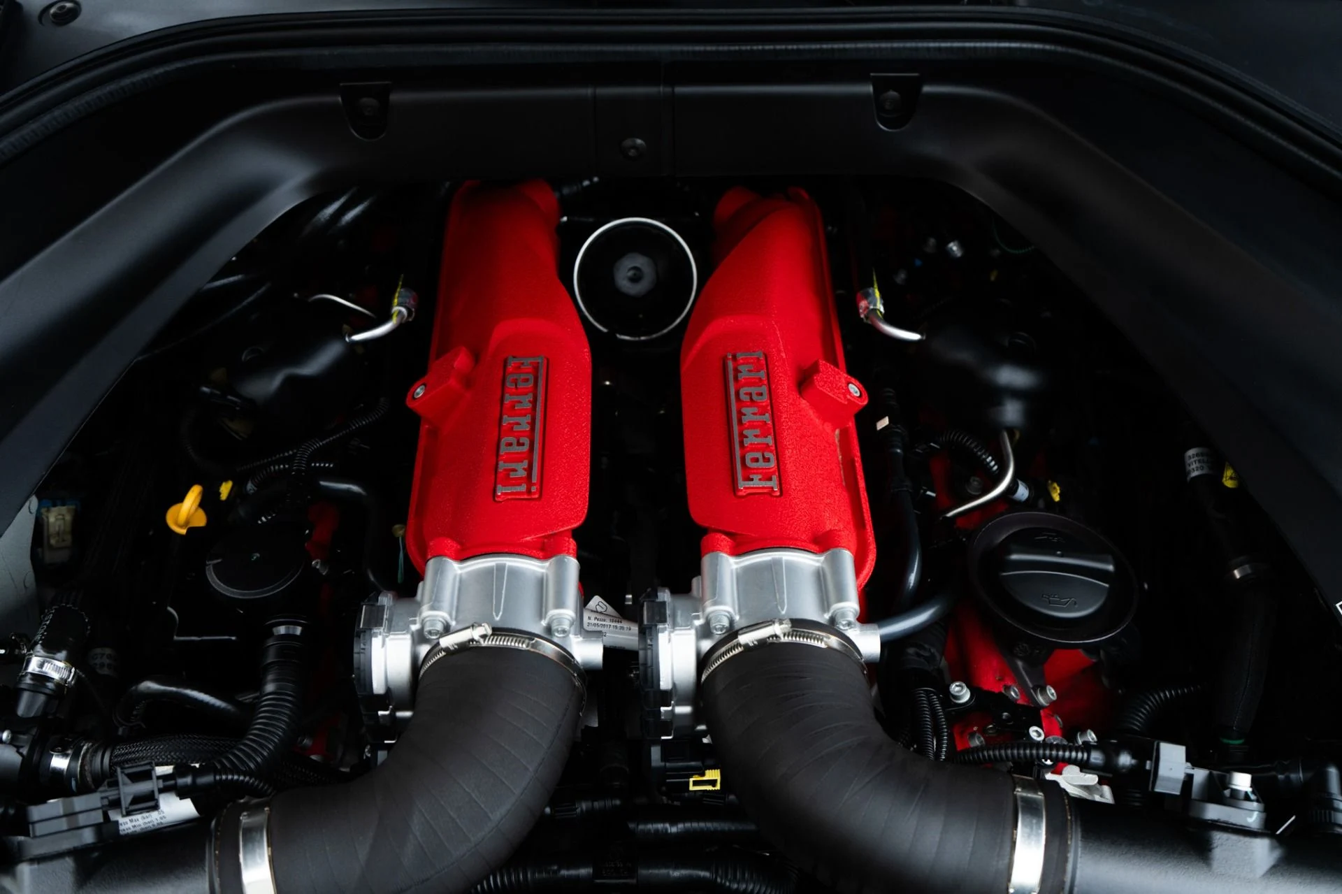 mph049_2833679157_Used_2018_Ferrari_California_T_1781897597_925a715343