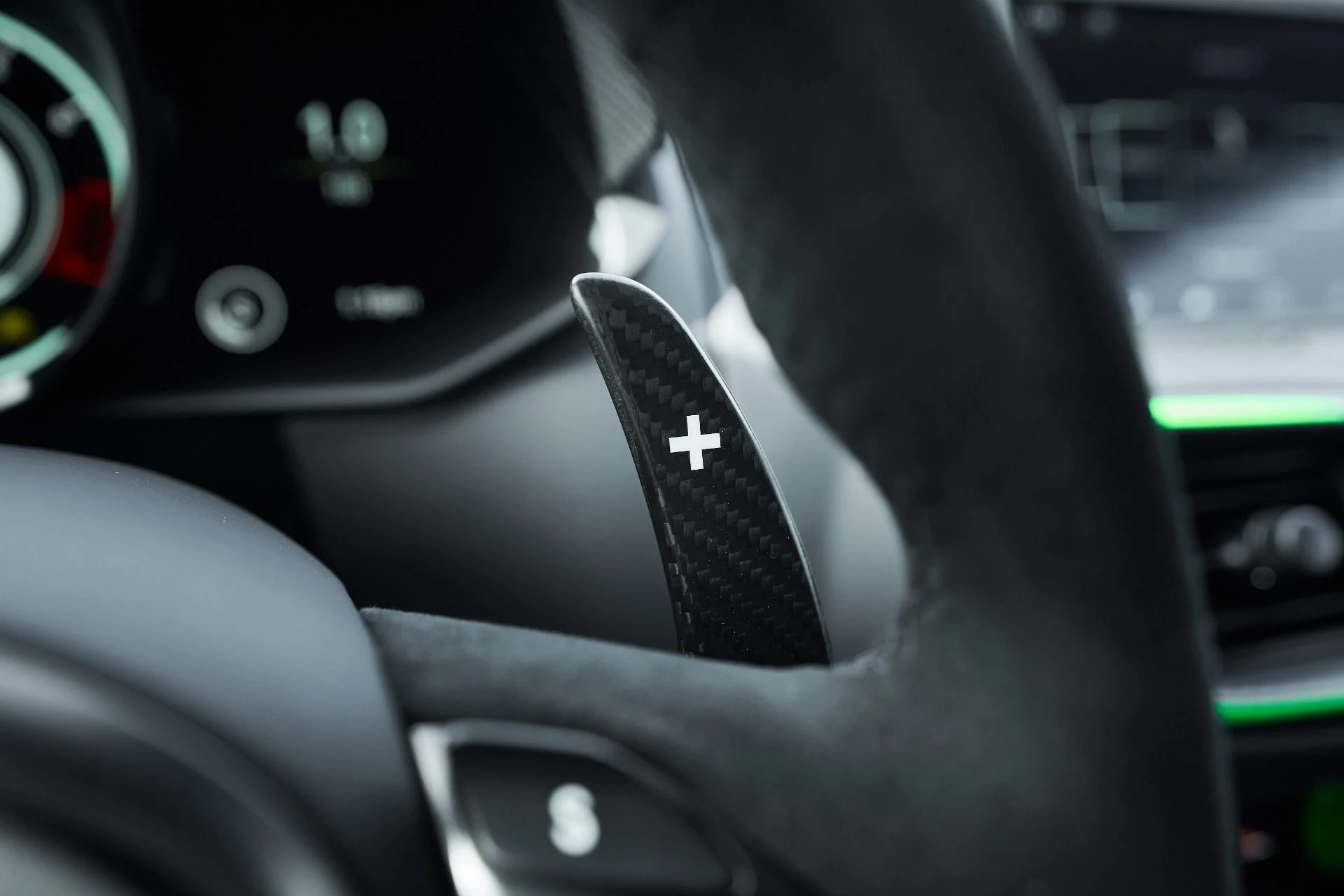 mph049_2838269444_Used_2023_Aston_Martin_Vantage_Base_1762913663_f89660ff8f