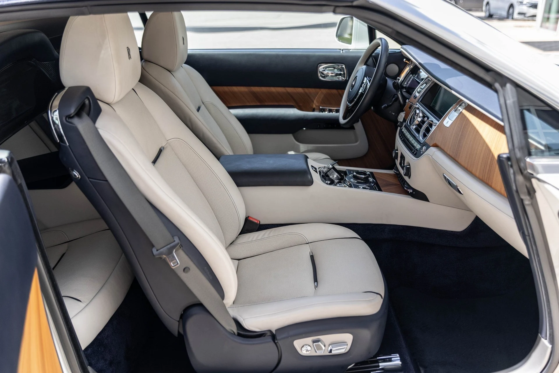 mph049_2846652947_Hi_Tech_Luxury_Imports_LLC_SCA_666_D50_HU_107224_image_49_bf086fd86c