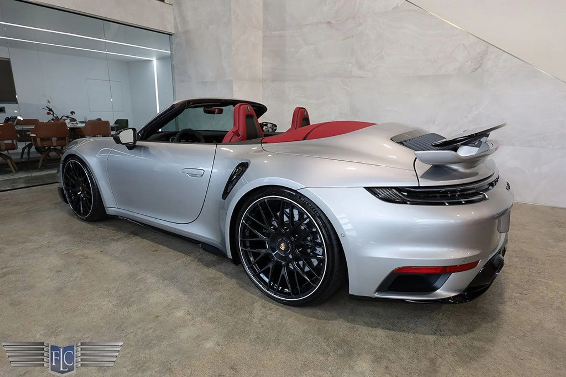 mph049_2874556195_used_2024_porsche_911_turboscabriolet_9689_22937048_50_1024_fd2f57367a