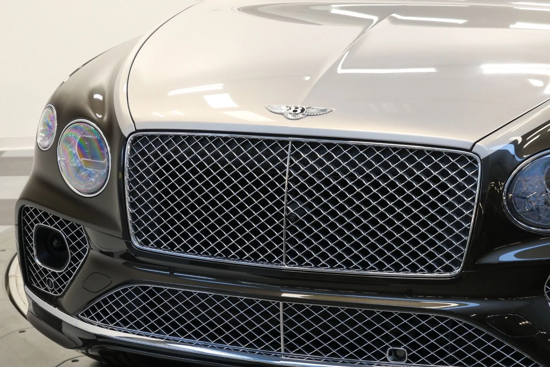 mph049_2888752872_Used_2021_Bentley_Bentayga_Hybrid_Mulliner_Driving_Specification_Four_Seat_Comfort_Specification_1767026081_92044f579b