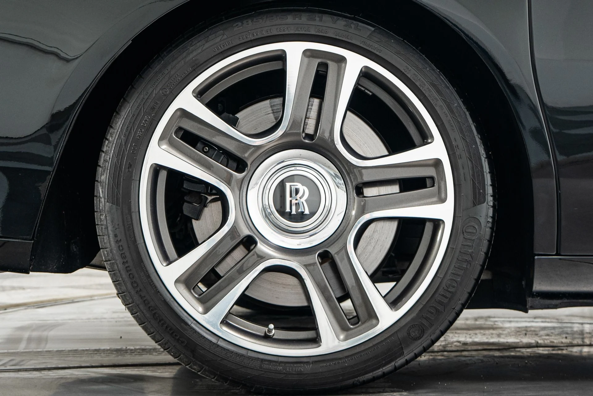 mph049_2947889425_Used_2017_Rolls_Royce_Ghost_Extended_Wheelbase_393_K_MSRP_Two_Tone_Paint_Rear_Chiller_1774532559_459ba3869b