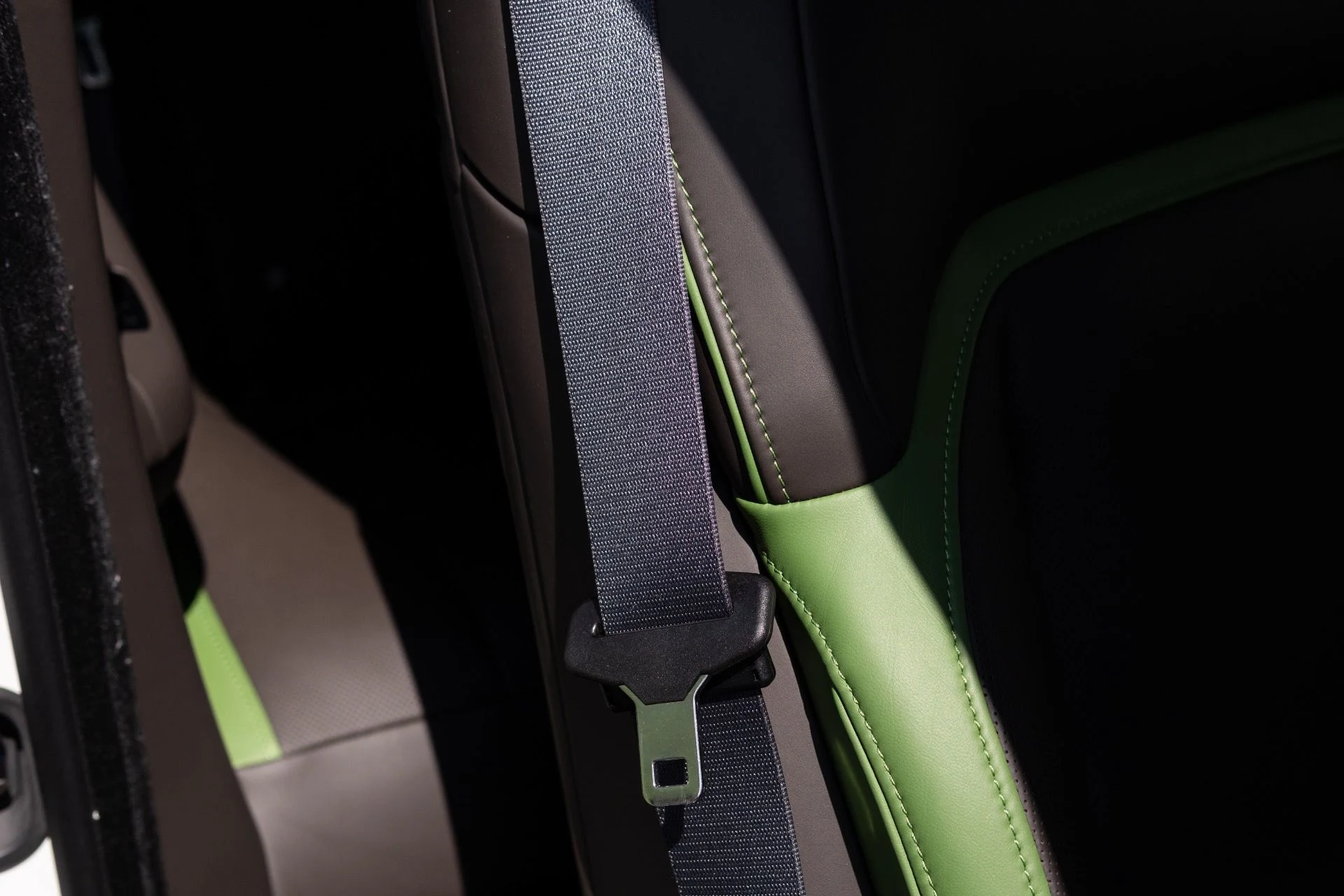 mph049_2960632360_Used_2024_Rolls_Royce_Spectre_1775023108_5d74e6aab6