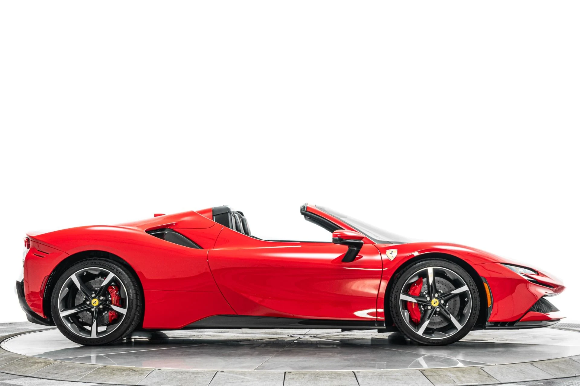 mph049_2972371785_Used_2025_Ferrari_SF_90_Spider_1779917400_c943dd5f96