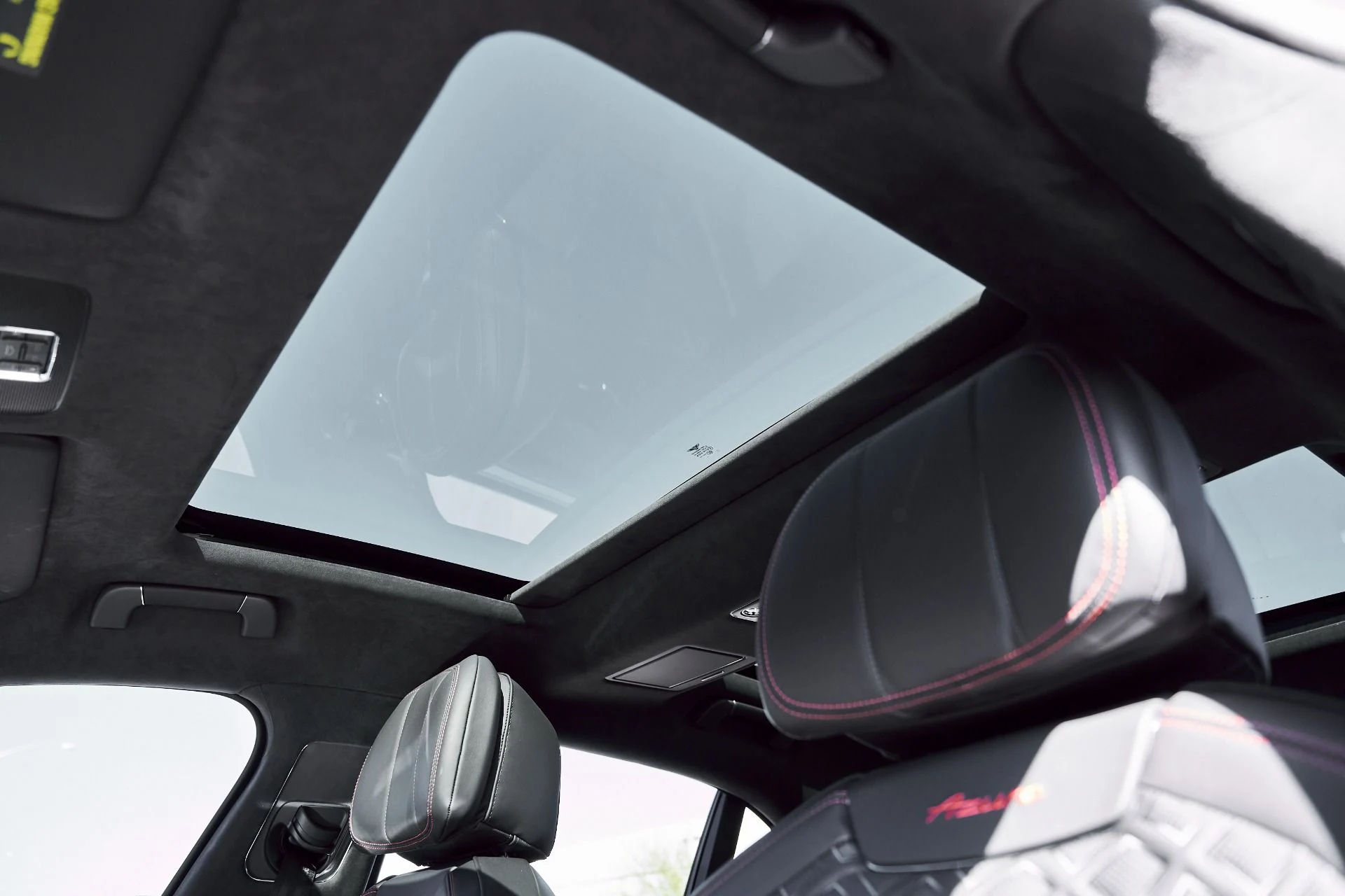 mph049_2989569742_Used_2023_Bentley_Flying_Spur_V8_1773280701_398e674923