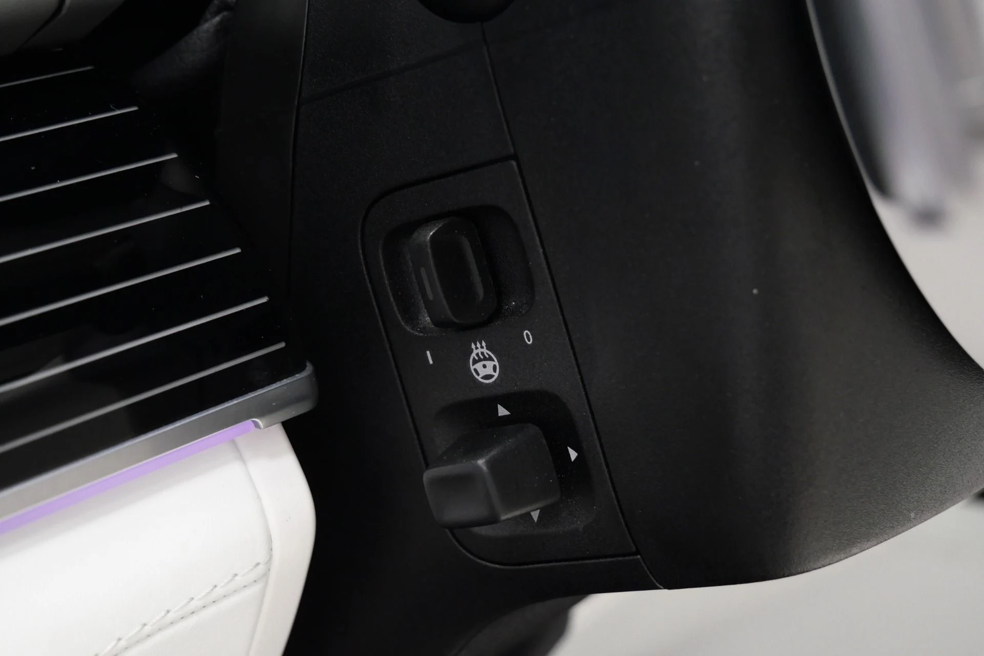 mph049_3003634840_Used_2024_Mercedes_Benz_Maybach_GLS_600_4_MATIC_Factory_Two_Tone_paint_Polished_Wheels_Loaded_1774374618_5144eeb26b